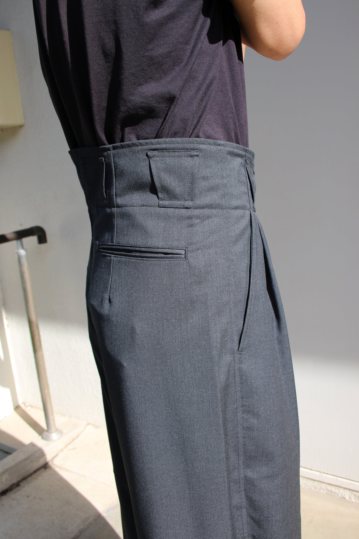 ESSAY WIDE OVER SLACKS - CHARCOAL