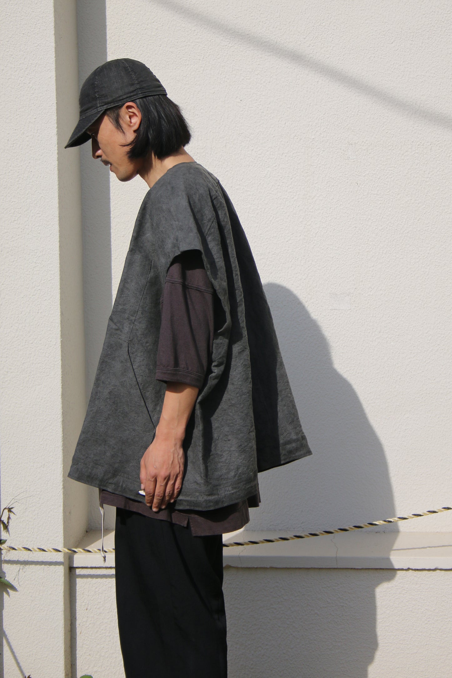 O PROJECT LINEN WASHI CLOTH BODY WARMER - DARK SUMI