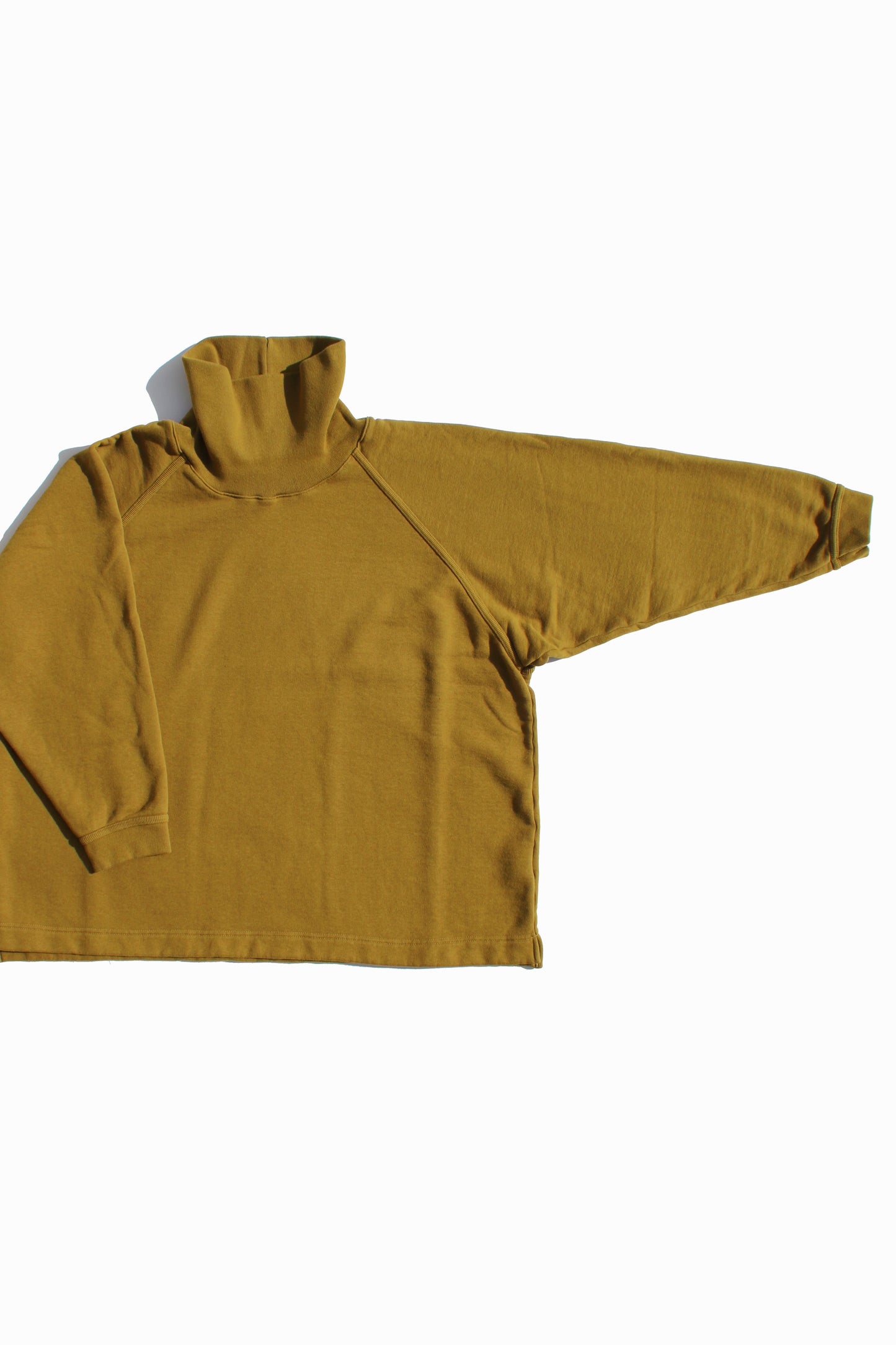 O PROJECT LOOPWHEEL TURTLE NECK SWEAT