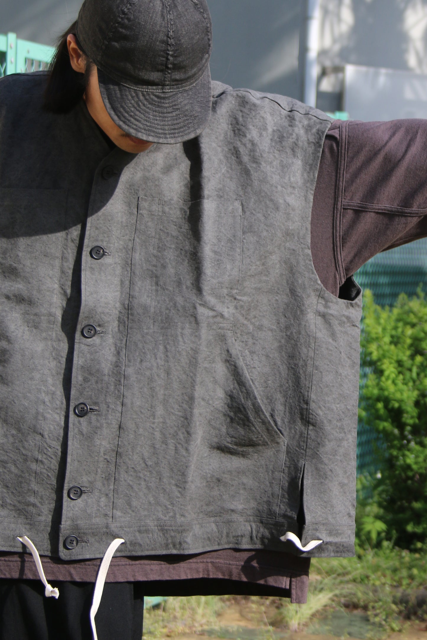 O PROJECT LINEN WASHI CLOTH BODY WARMER - DARK SUMI