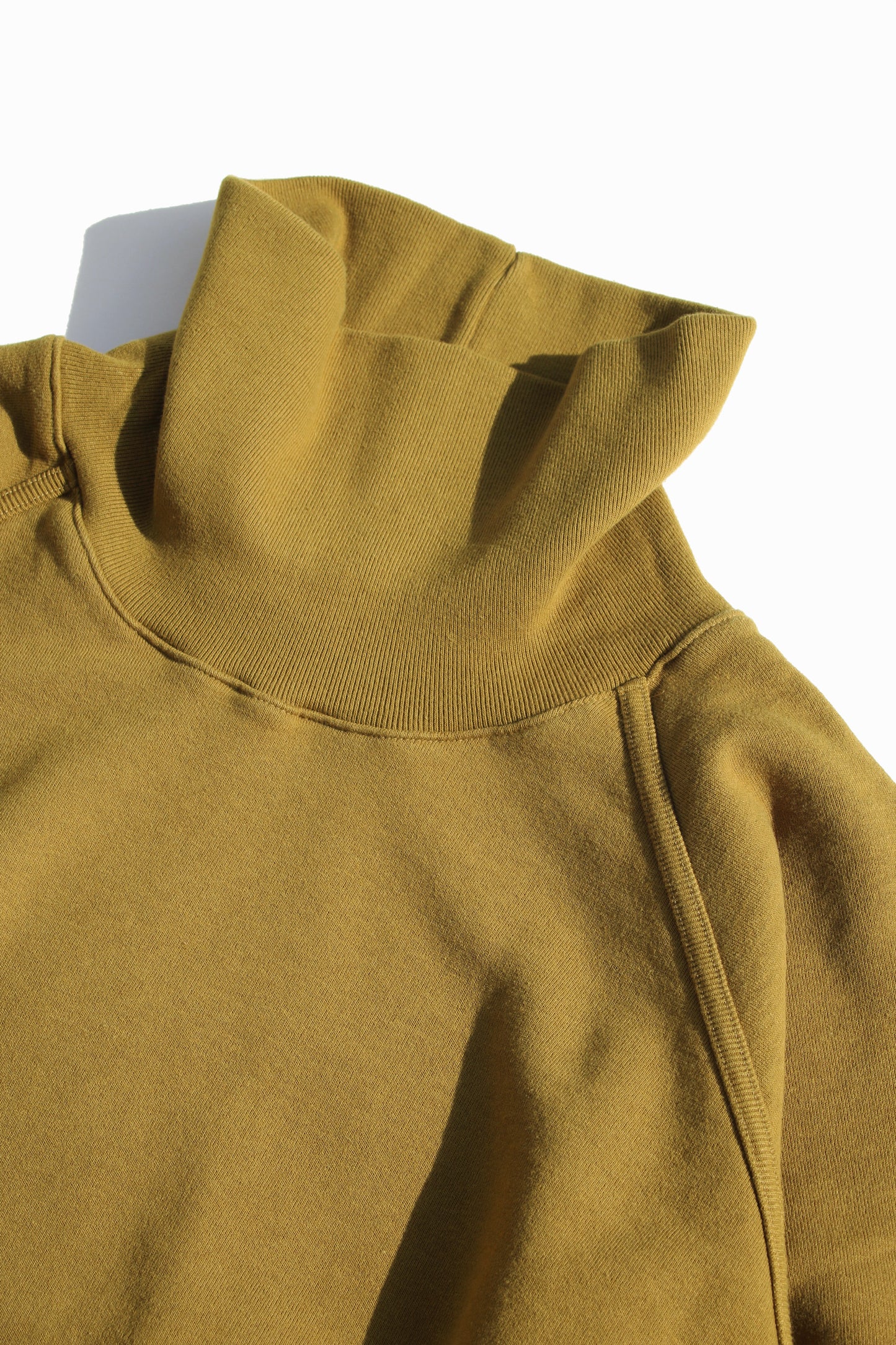 O PROJECT LOOPWHEEL TURTLE NECK SWEAT
