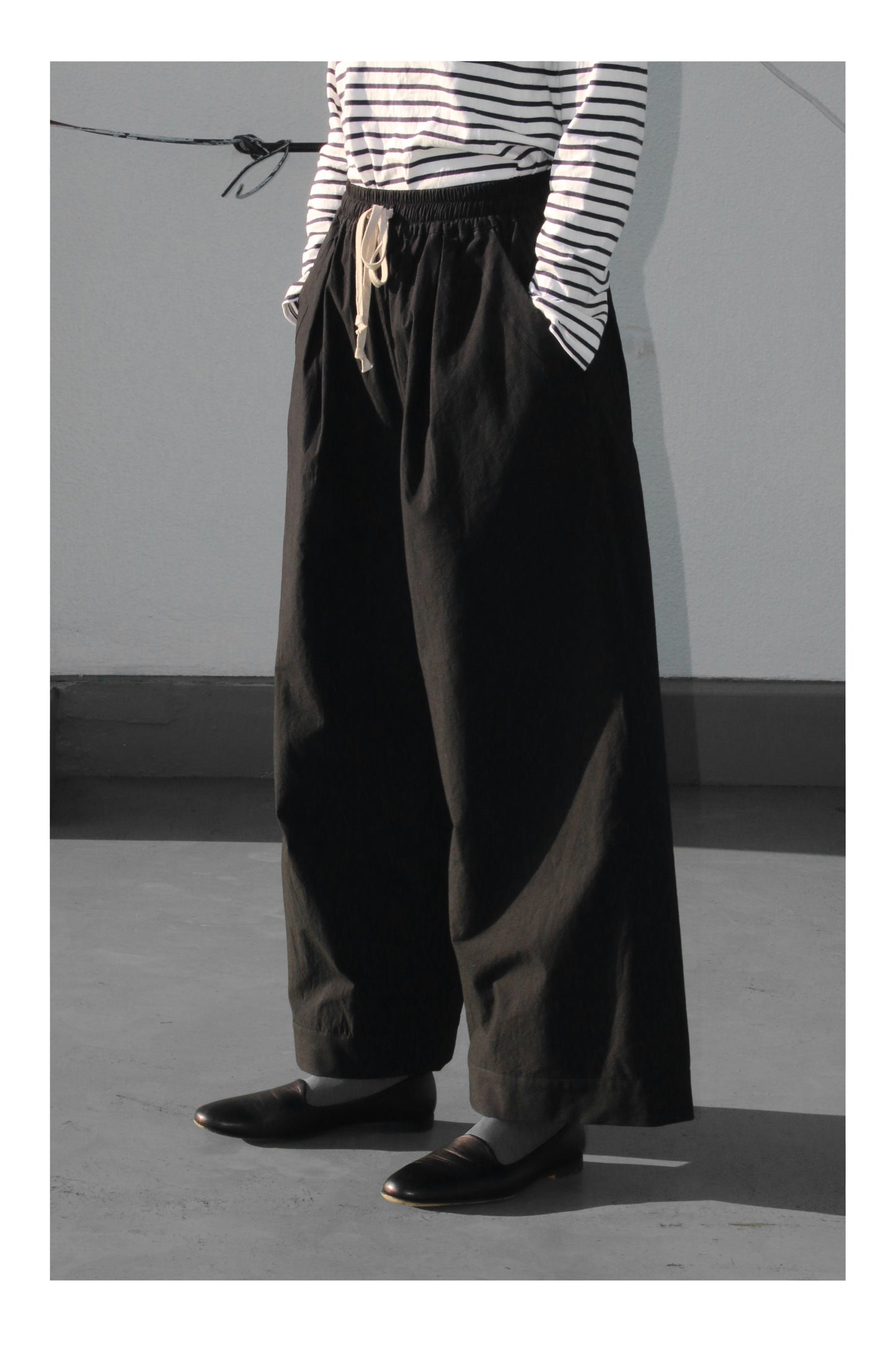 O PROJECT WASHED DENSE CLOTH EASY WIDE PANTS - BLACK