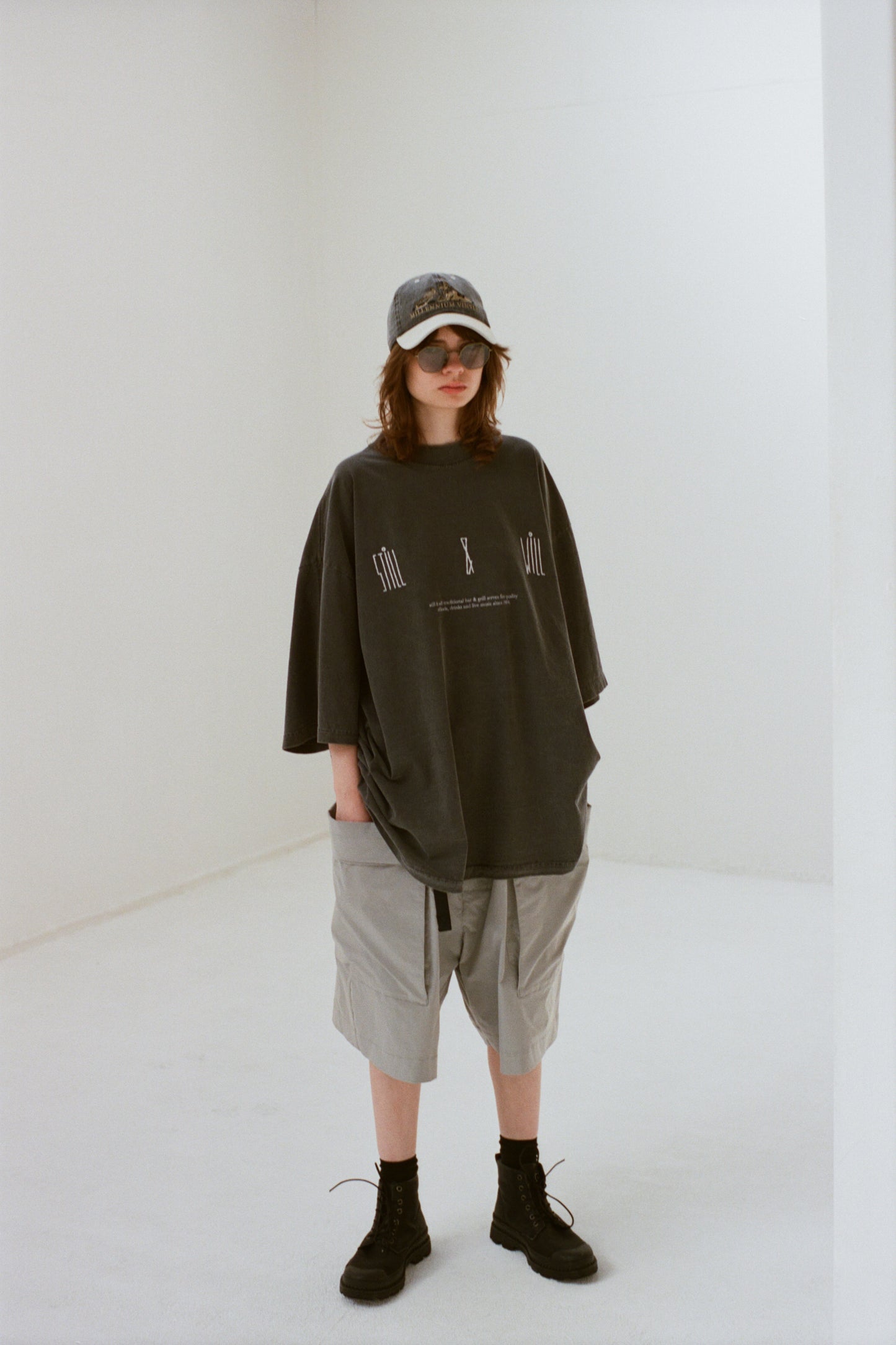 ESSAY ACID SHORTS - LIGHT GREY