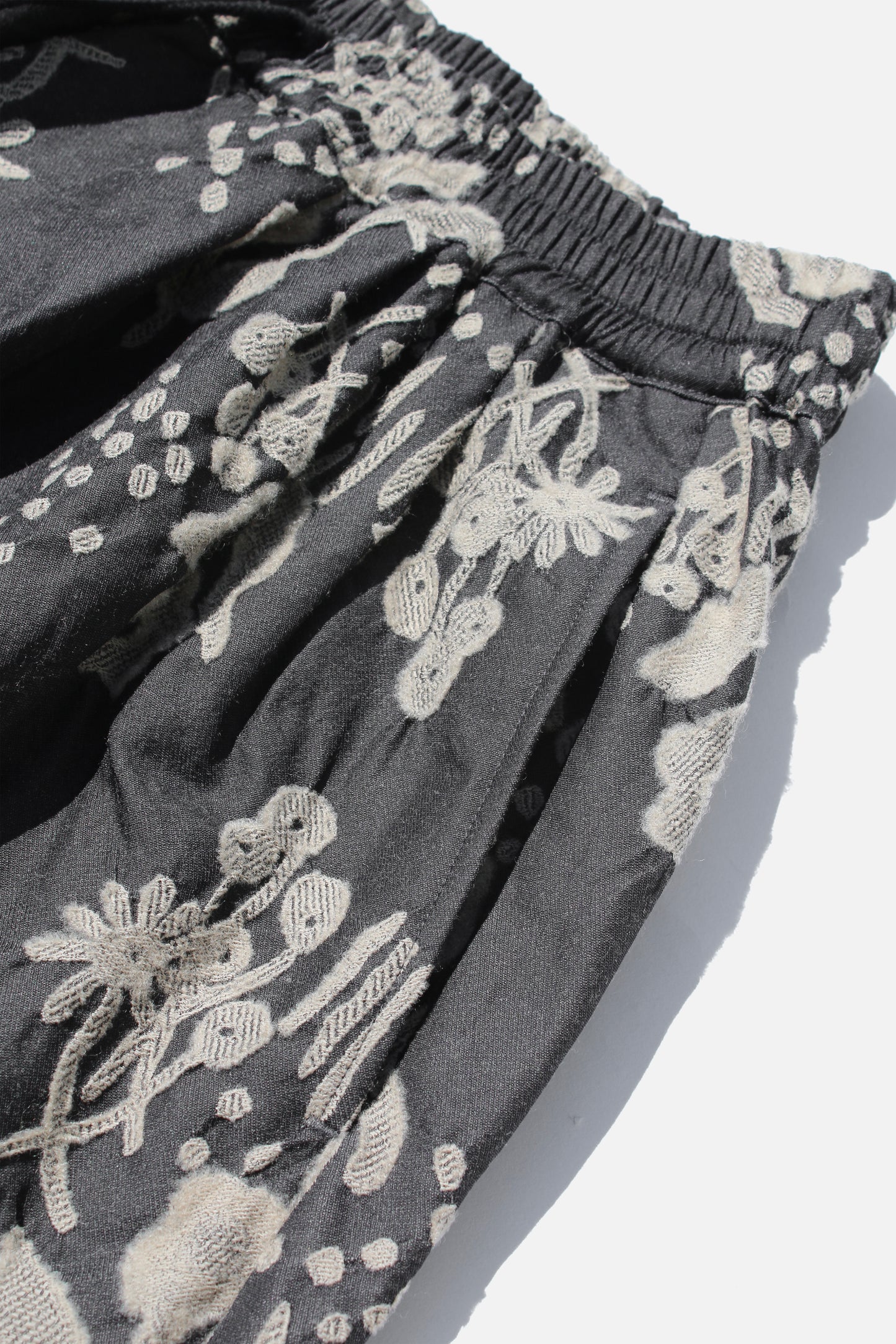MY BEAUTIFUL LANDLET ORIGINAL FLOWER JACQUARD EASY PANTS - BLACK