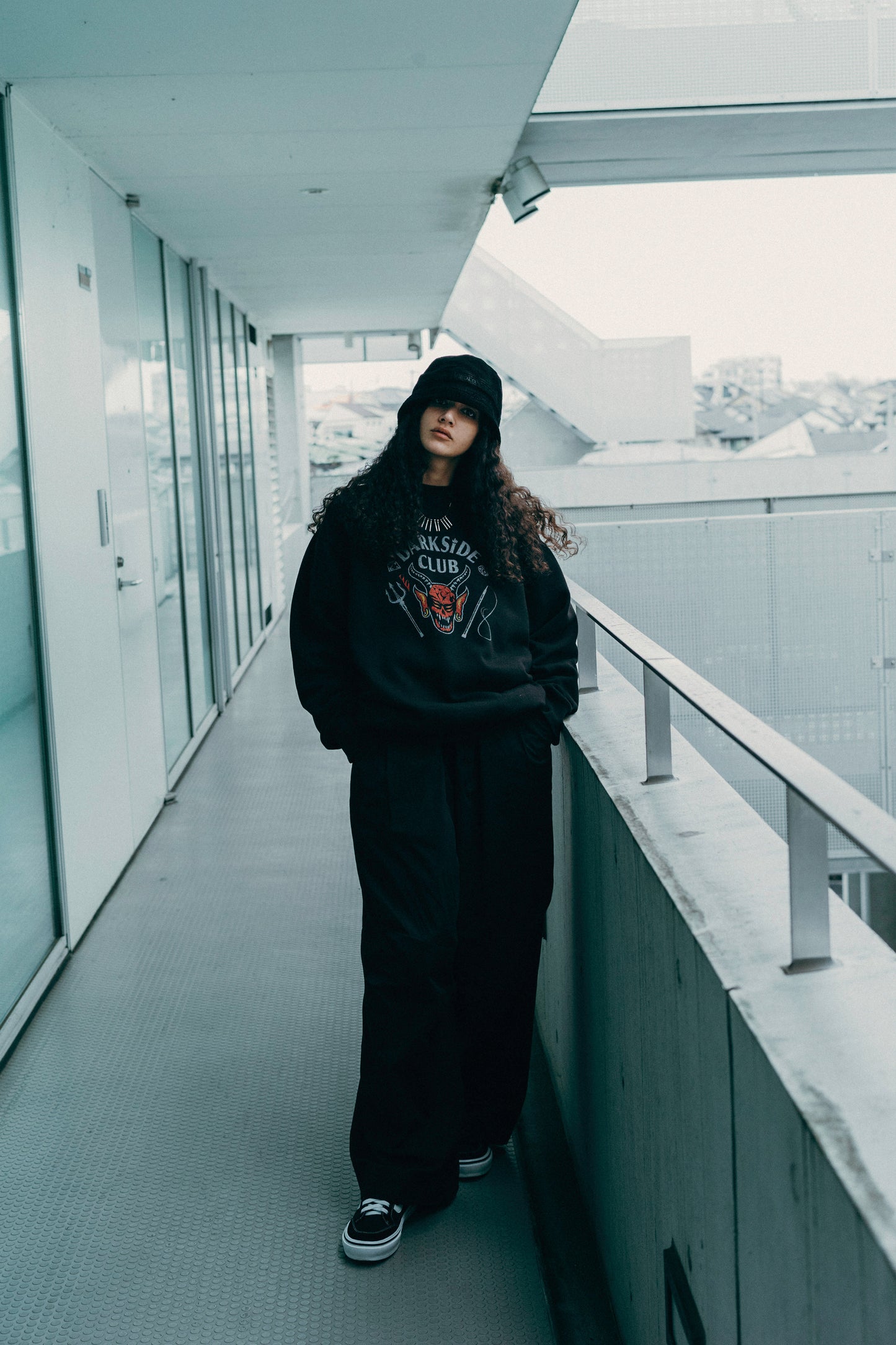ESSAY BLACK SWEAT - DARKSIDE CLUB