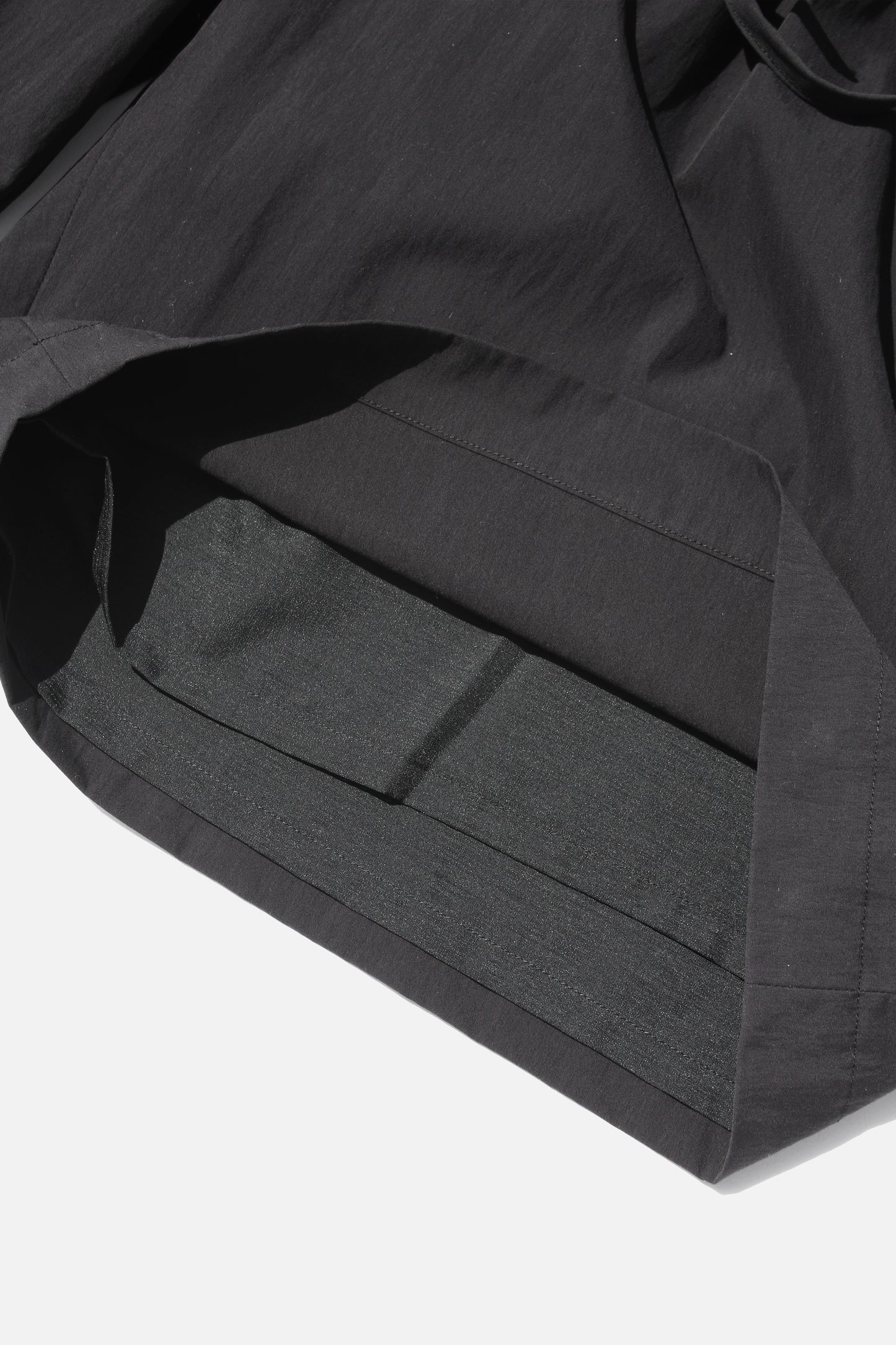 ESSAY 3TUCKED CROP SHORTS - BLACK
