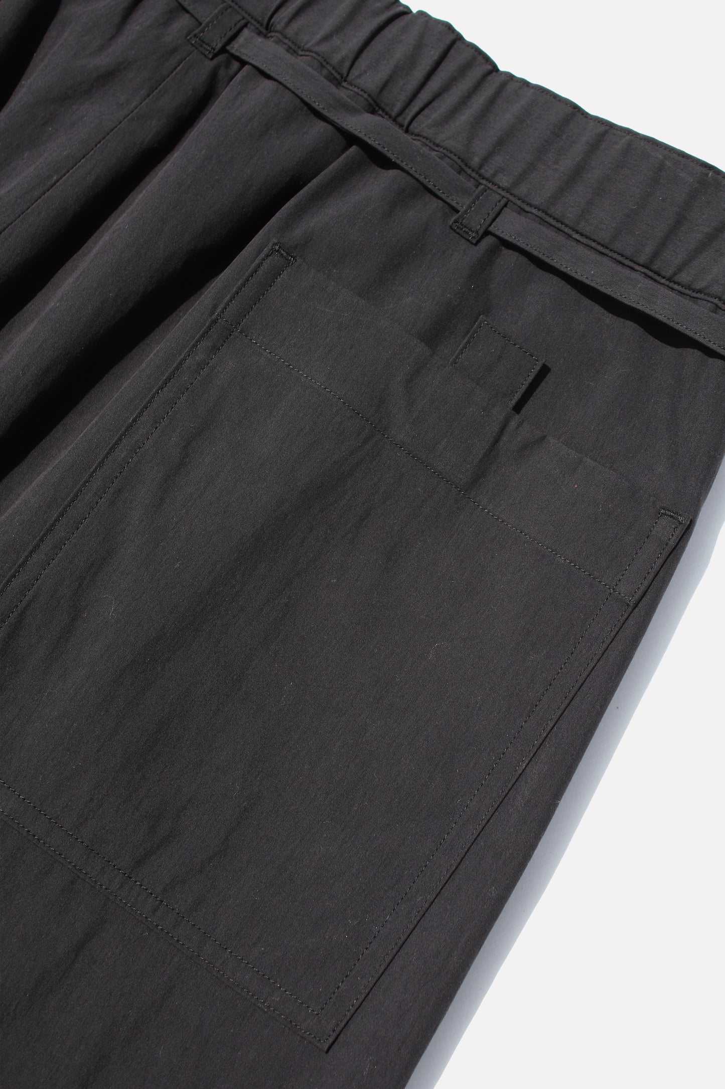 ESSAY 3TUCKED CROP SHORTS - BLACK