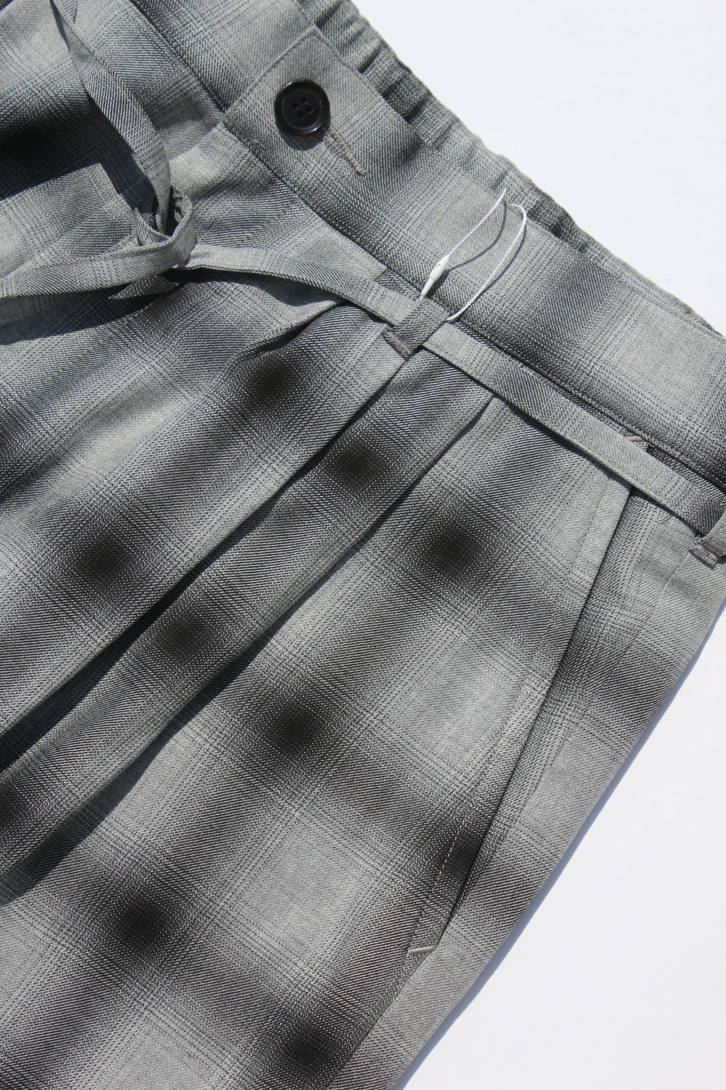 ESSAY 3TUCKED CROP SHORTS - GREY CHECK