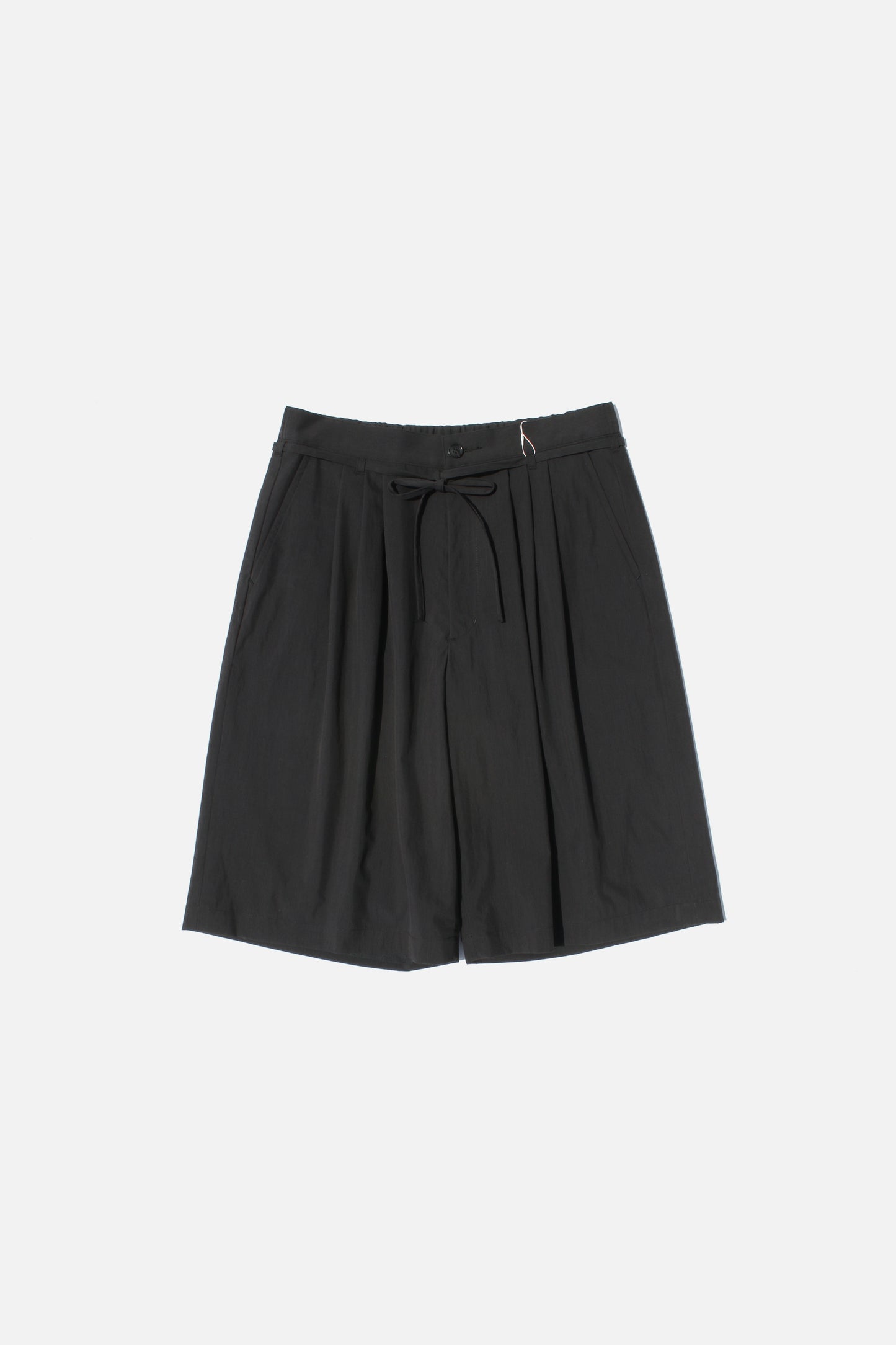 ESSAY 3TUCKED CROP SHORTS - BLACK