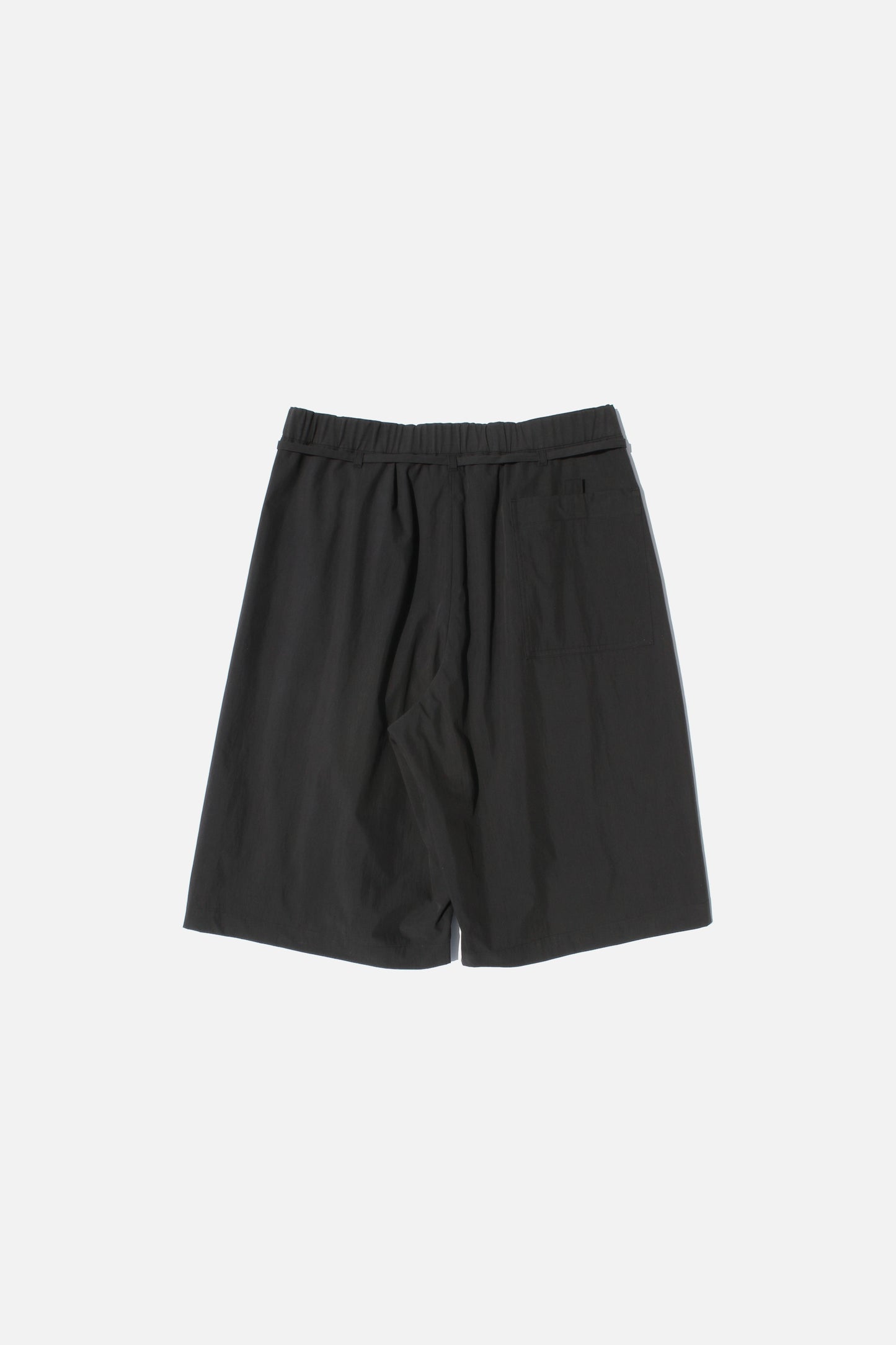 ESSAY 3TUCKED CROP SHORTS - BLACK