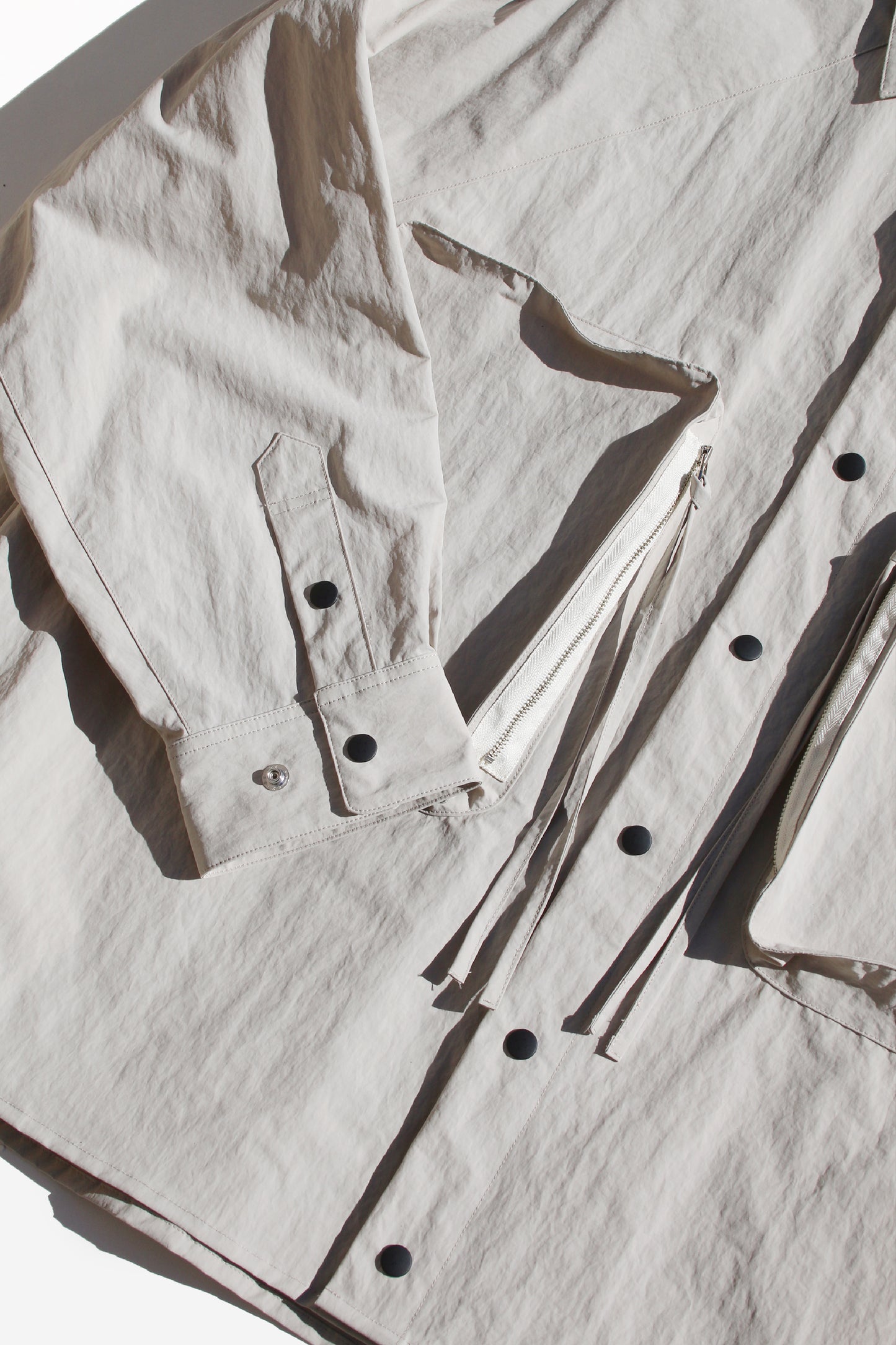 MY BEAUTIFUL LANDLET NYLON TAFFETA BIG POCKET SHIRT - LIGHT GRAY