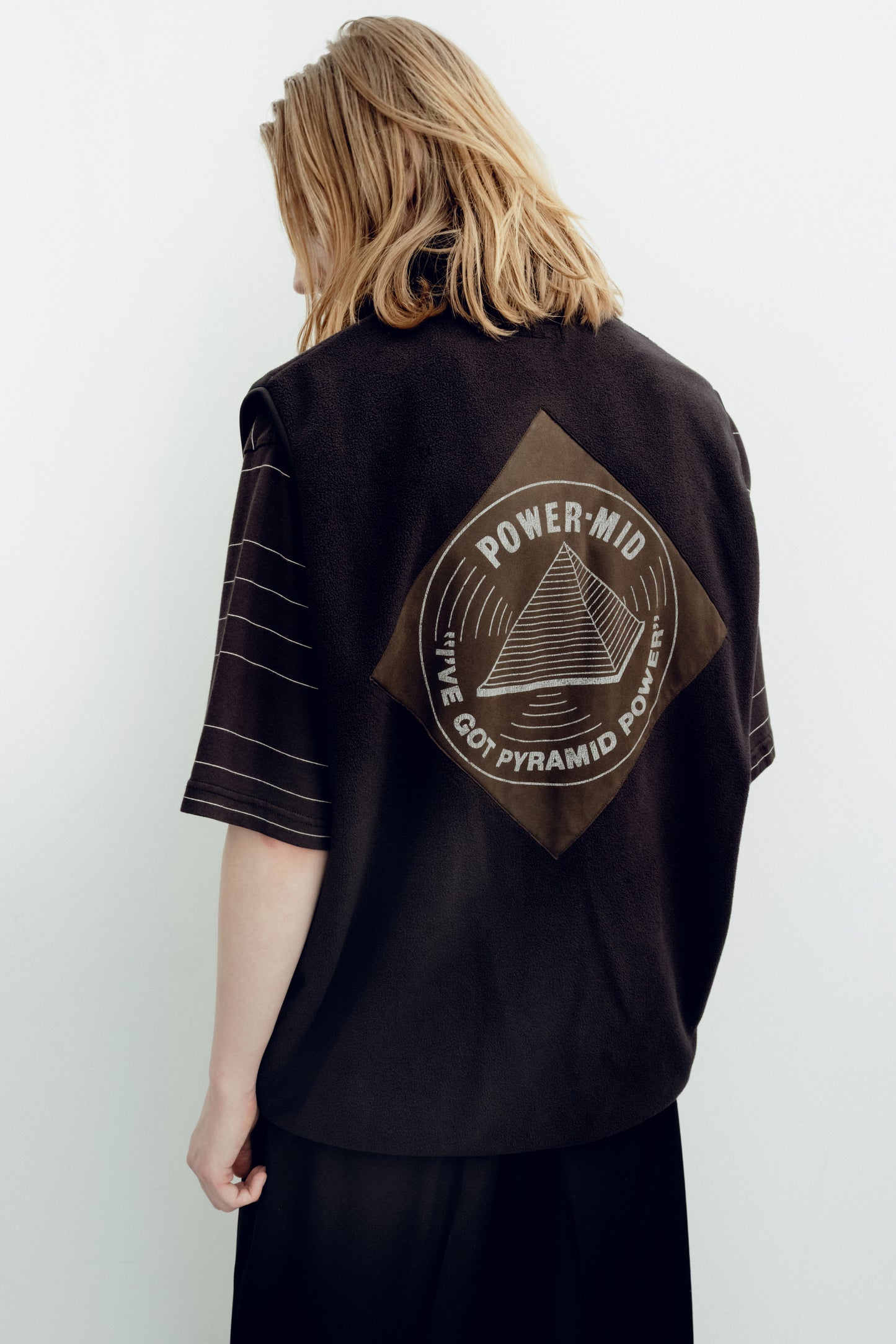 ESSAY RAVE VEST - PYRAMID