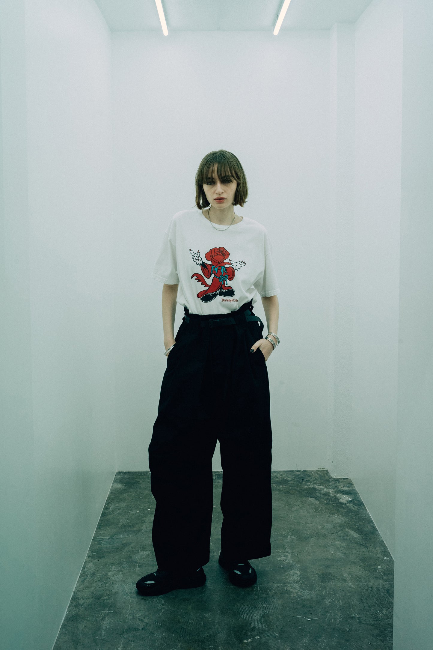 ESSAY WHITE PRINT T-SHIRT - DARK NIGHT