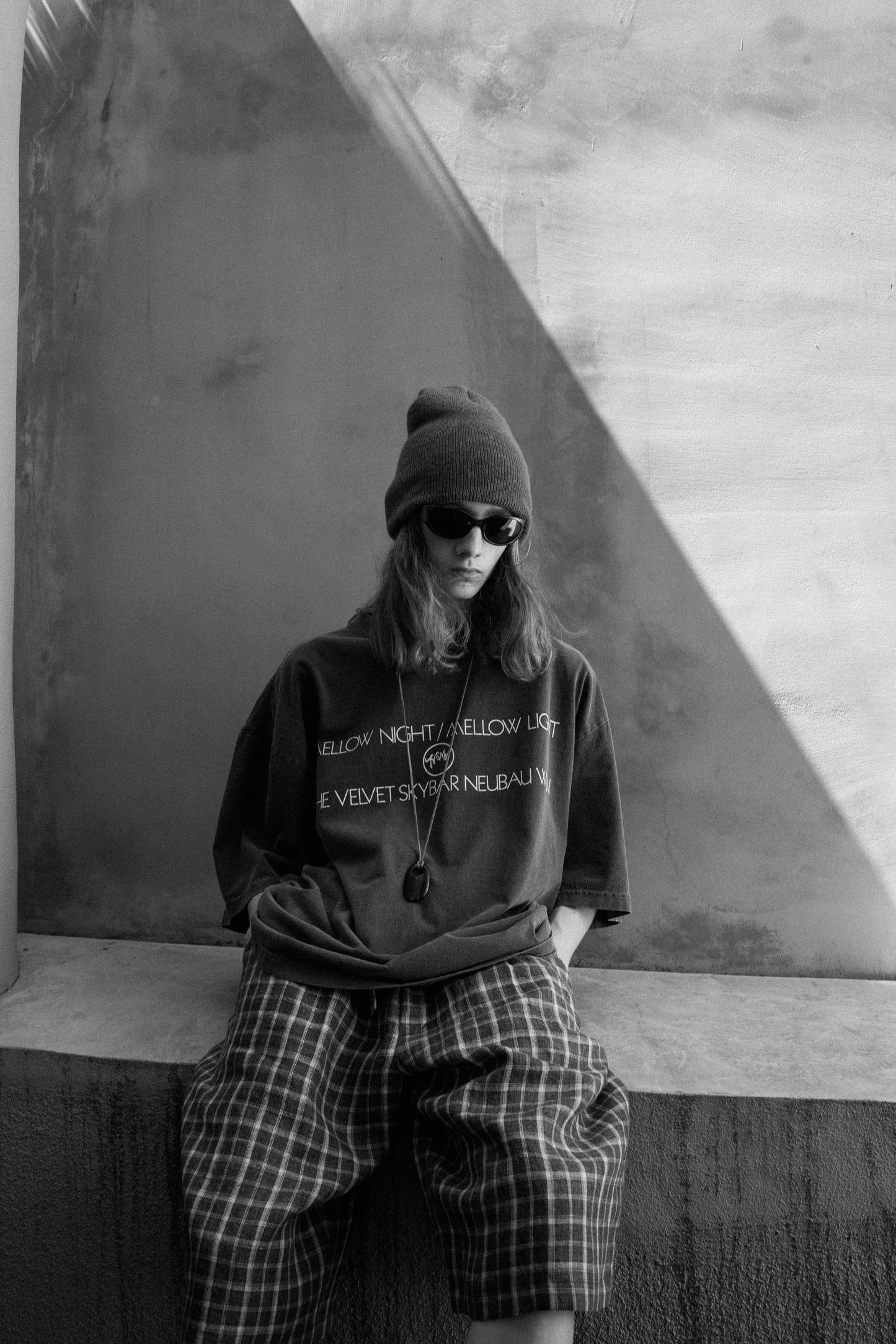 ESSAY PIGMENT DROPSHOULDER T-SHIRT - CHARCOAL