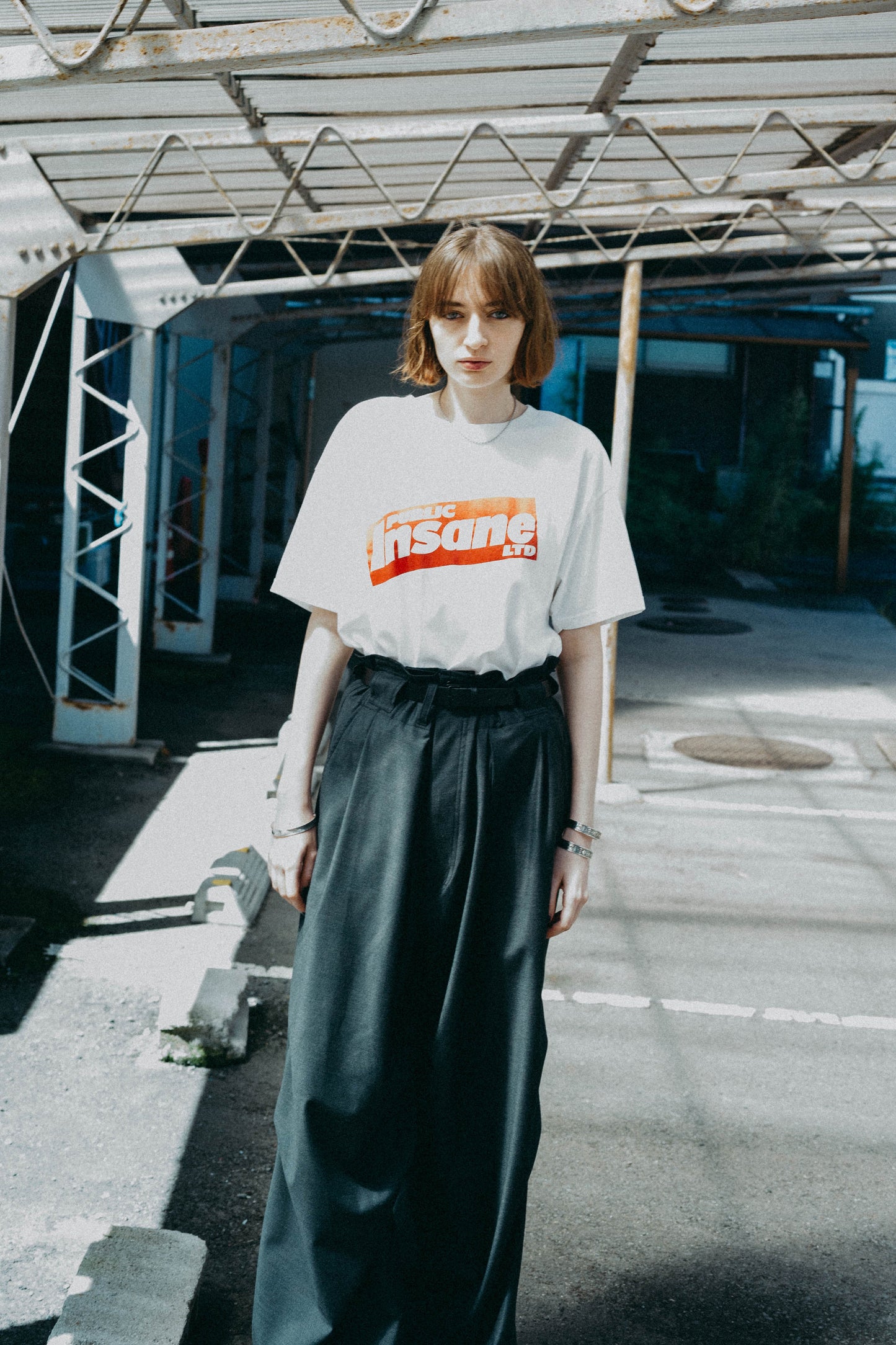 ESSAY WHITE PRINT T-SHIRT - INSANE
