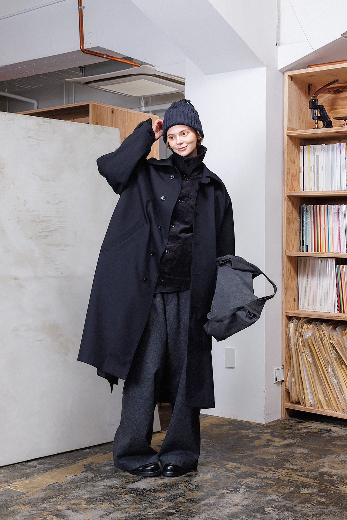 VOAAOV BISHU OLD WOOL GABARDINE COAT - BLACK