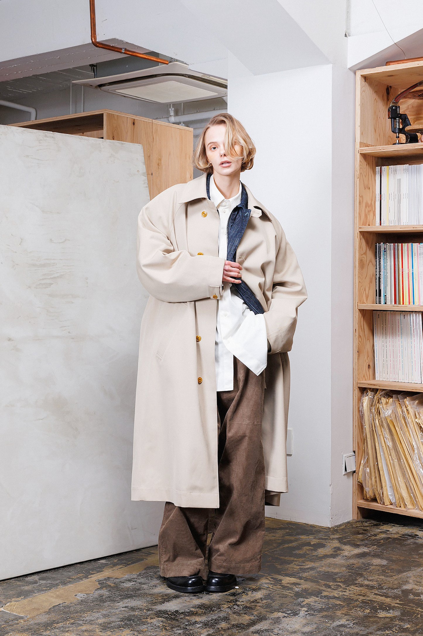 VOAAOV BISHU OLD WOOL GABARDINE COAT - BEIGE