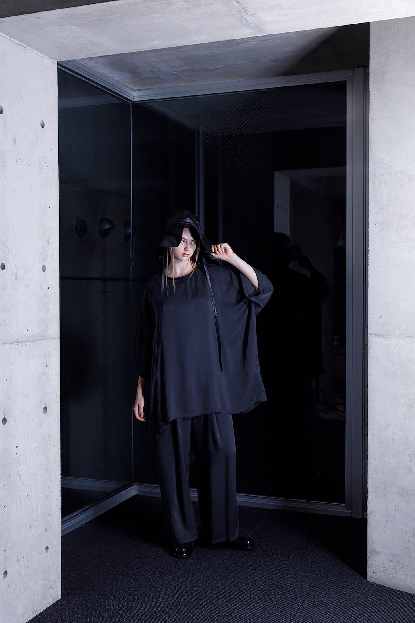 VOAAOV CUPRO TWILL PANTS - BLACK
