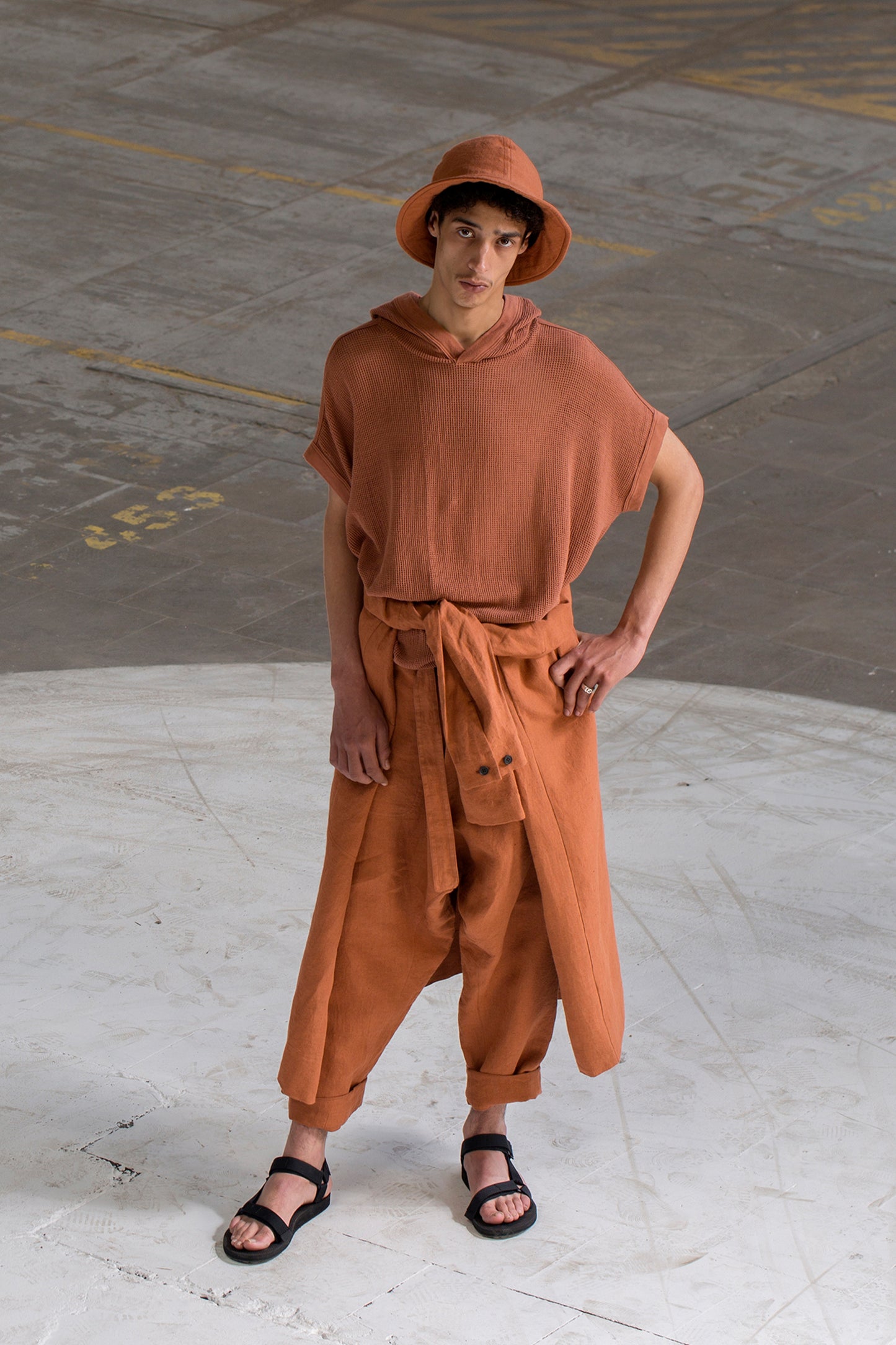 O PROJECT HEMP MELE CLOTH CHINO TROUSERS - RED BRICK