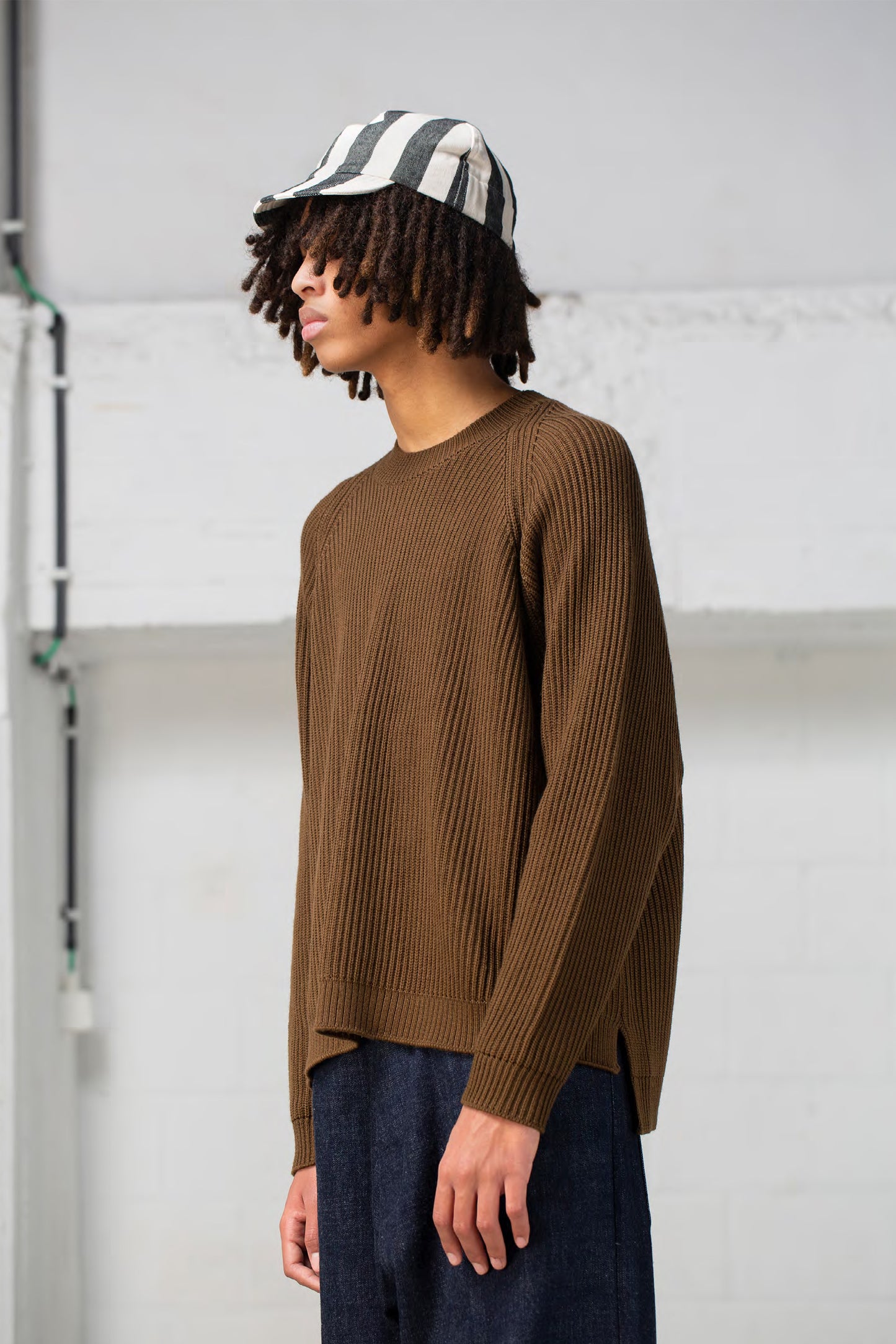 O PROJECT FINE MERINO WOOL KNITTED CREW NECK - MUD