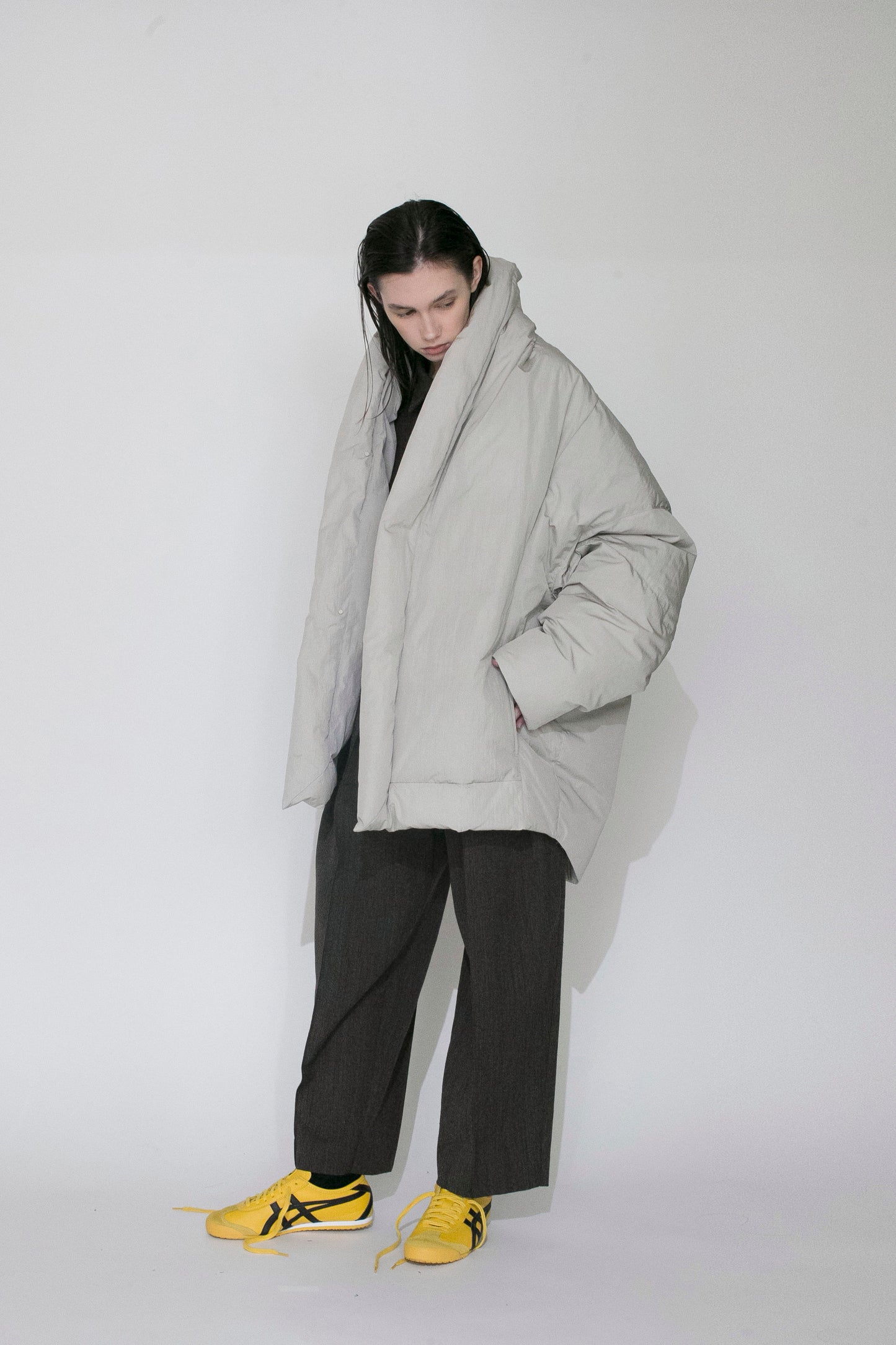 VOAAOV KAWADA DOWN × BRIGHT JET TAFFETA JACKET - LIGHT GRAY