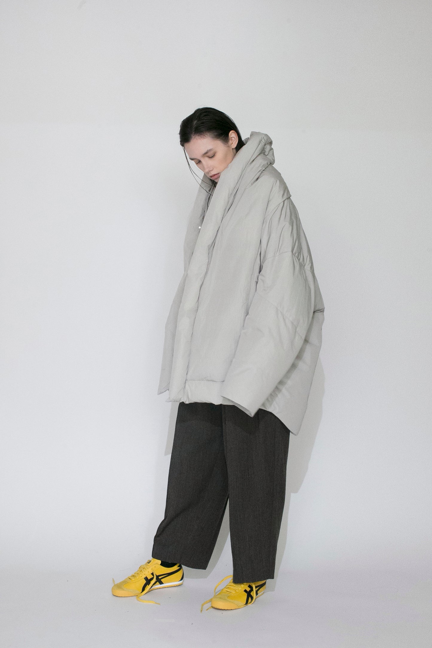 VOAAOV KAWADA DOWN × BRIGHT JET TAFFETA JACKET - LIGHT GRAY