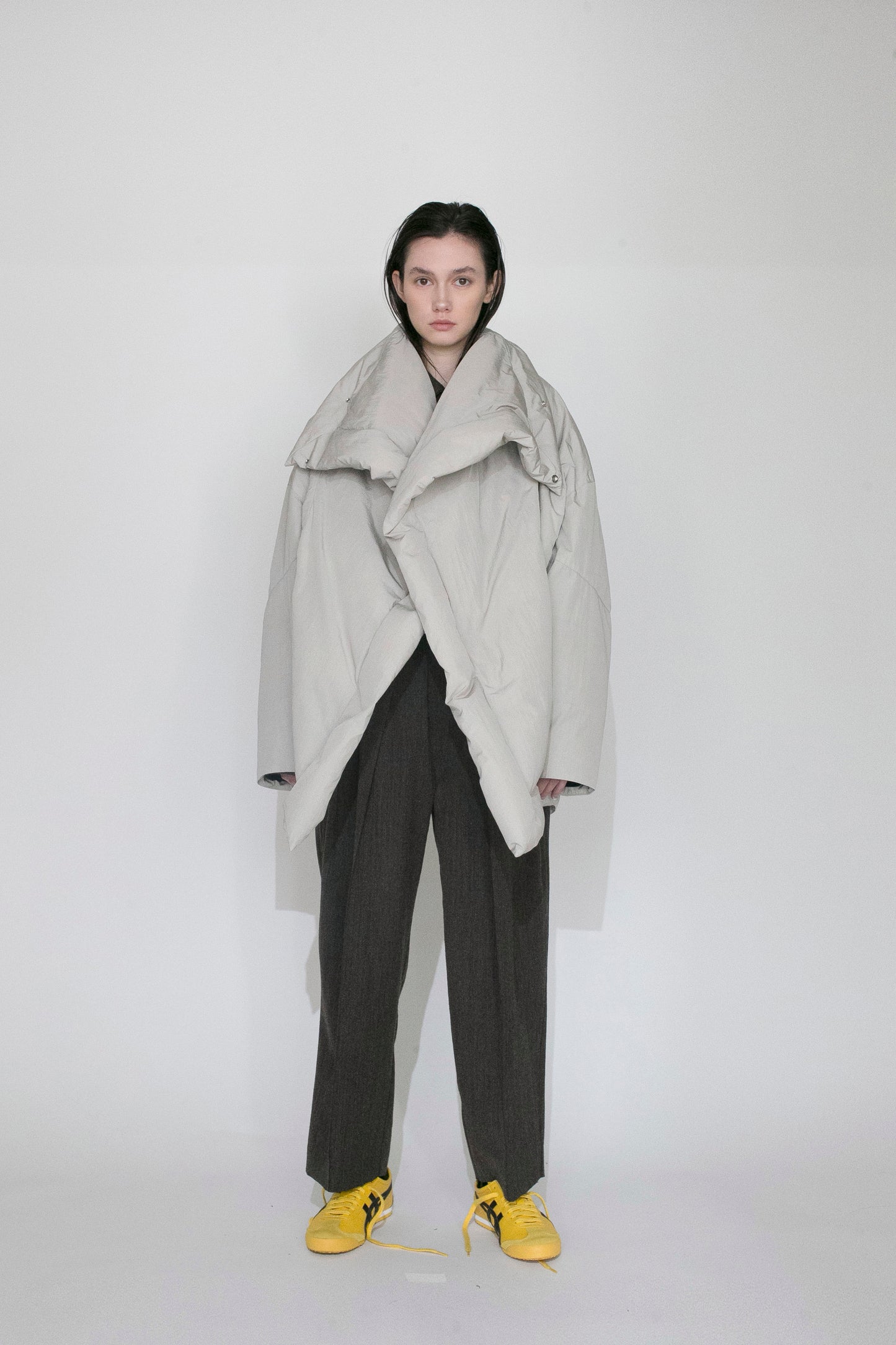 VOAAOV KAWADA DOWN × BRIGHT JET TAFFETA JACKET - LIGHT GRAY