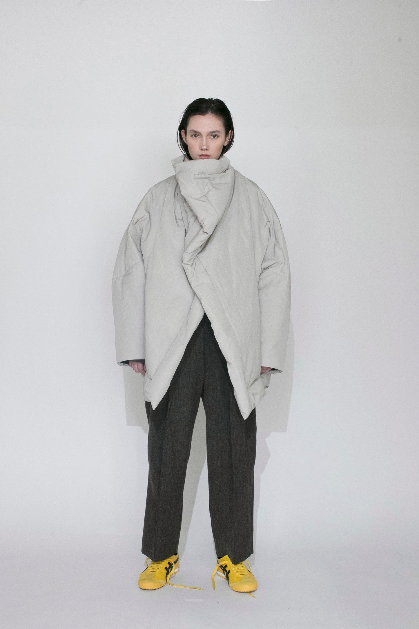 VOAAOV KAWADA DOWN × BRIGHT JET TAFFETA JACKET - LIGHT GRAY