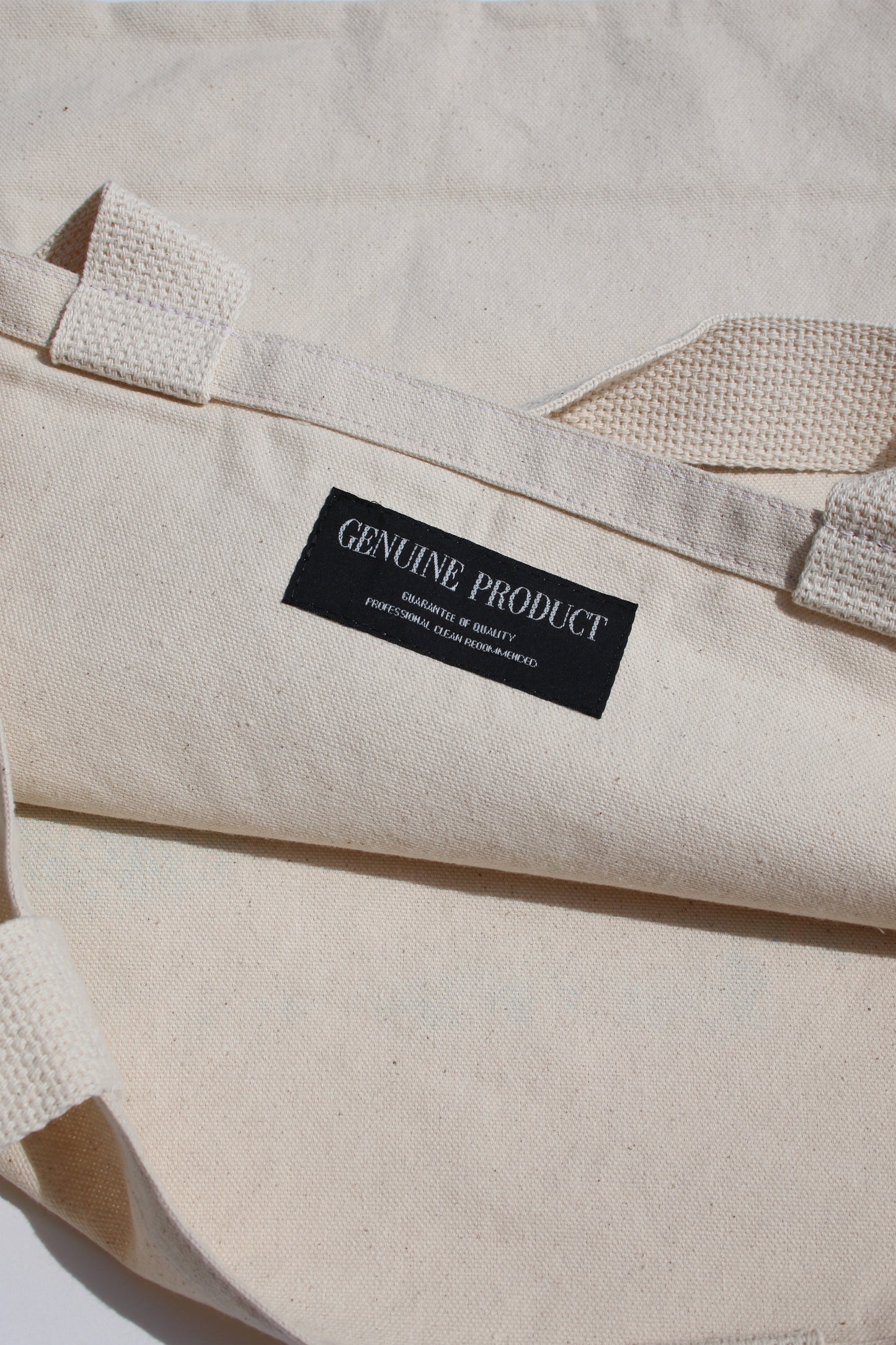 ESSAY SHOULDER TOTE BAG
