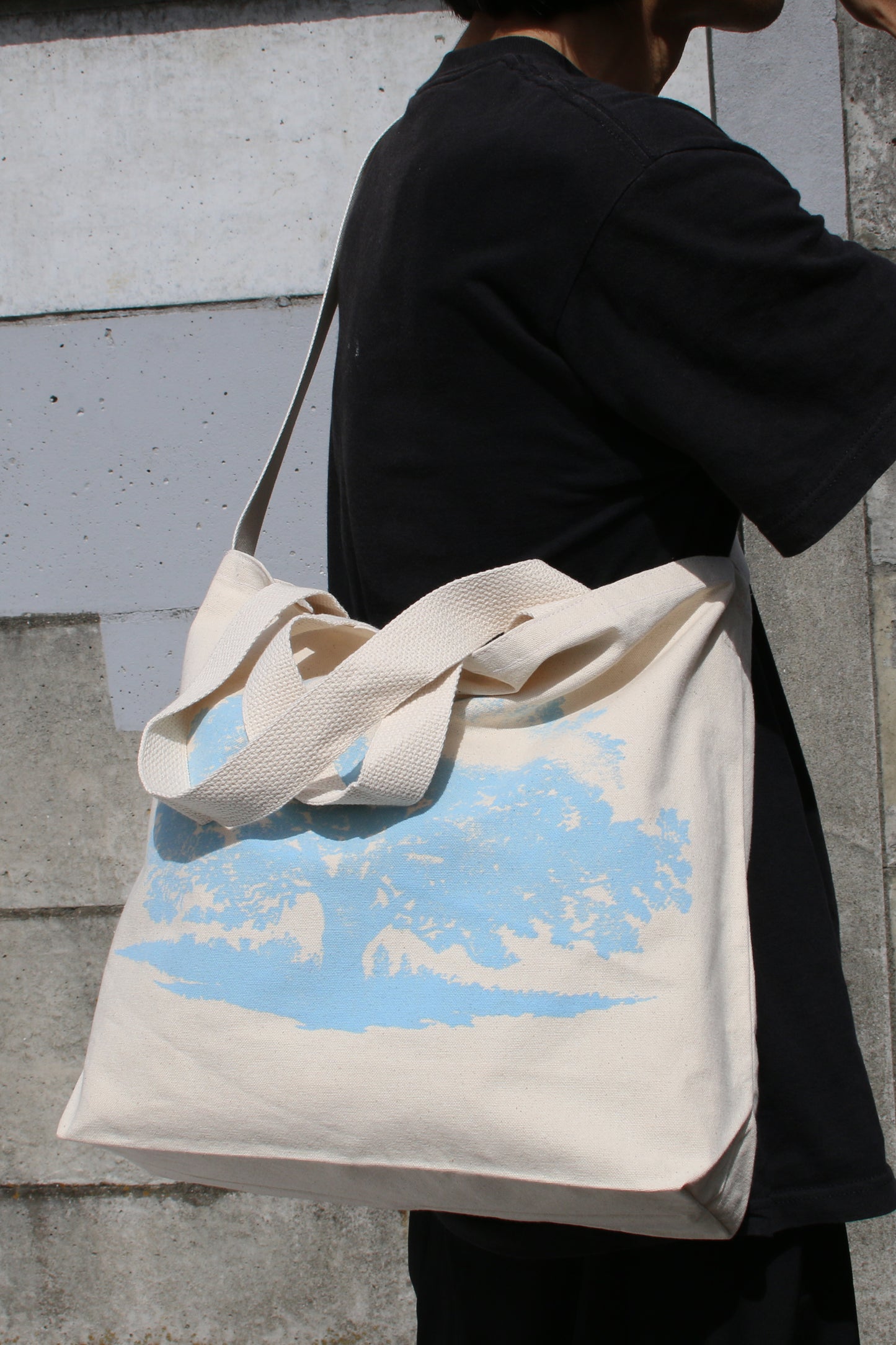 ESSAY SHOULDER TOTE BAG