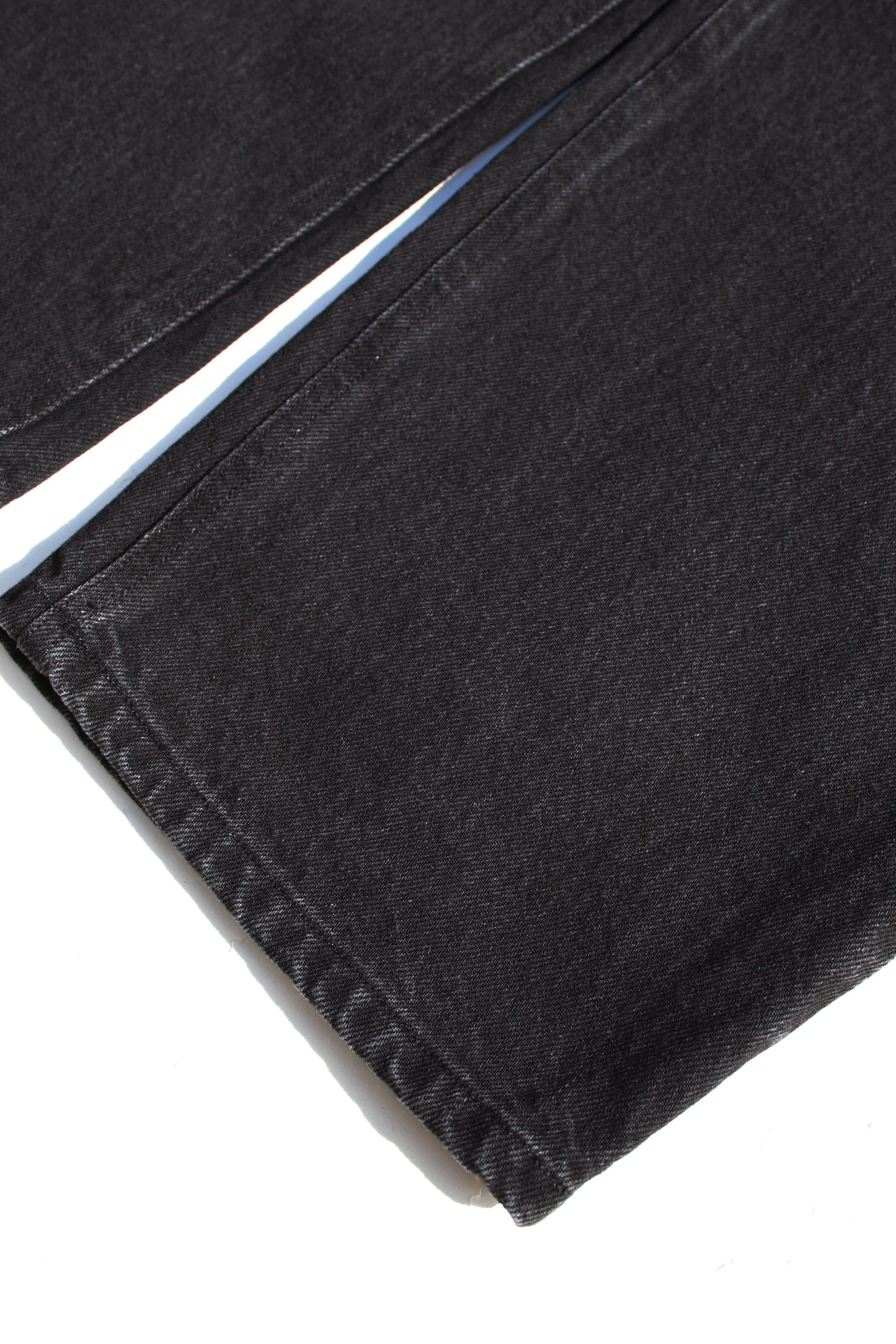 ESSAY BAGGY TUCKED JEANS - BLACK