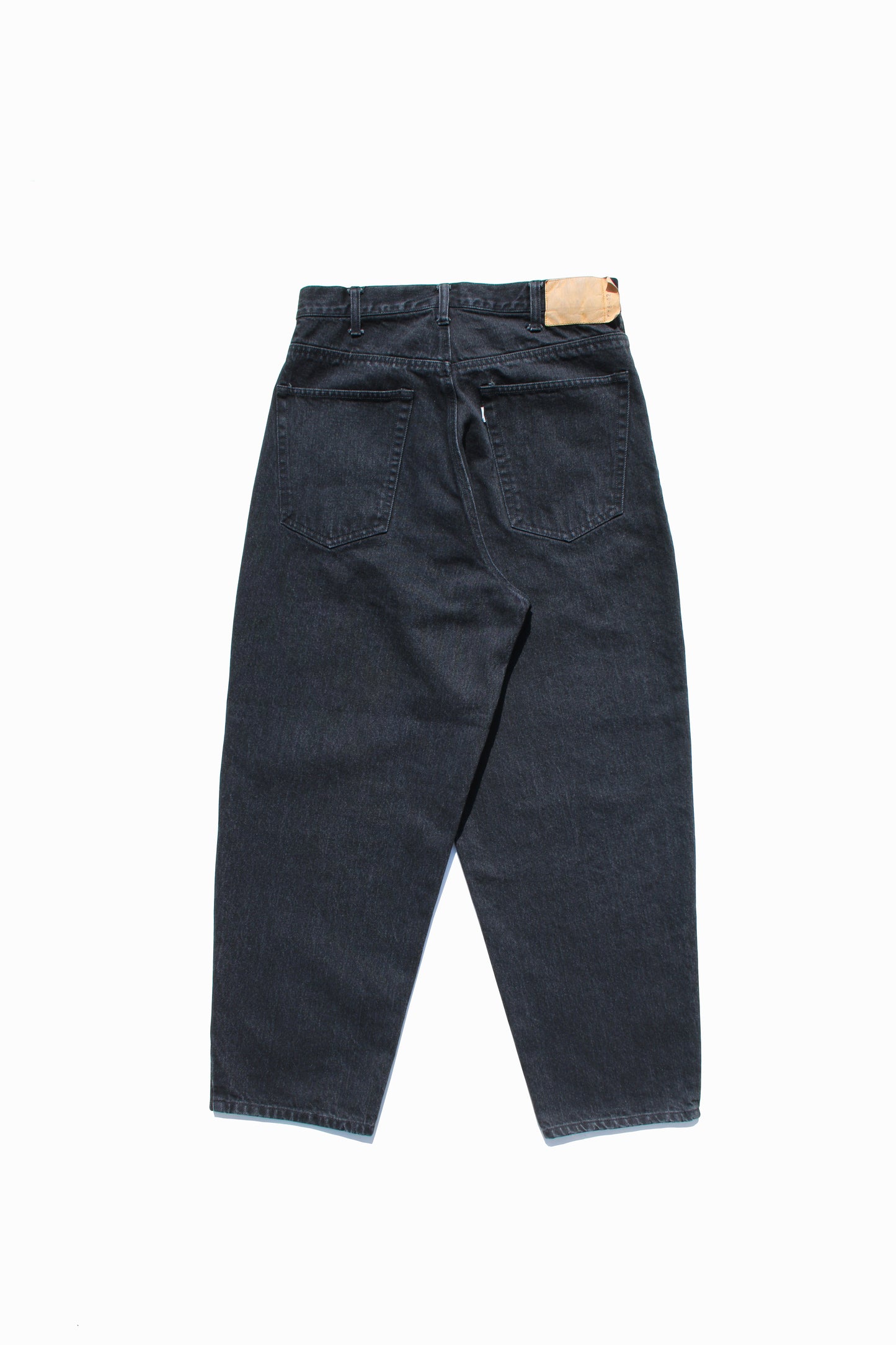 ESSAY BAGGY TUCKED JEANS - BLACK