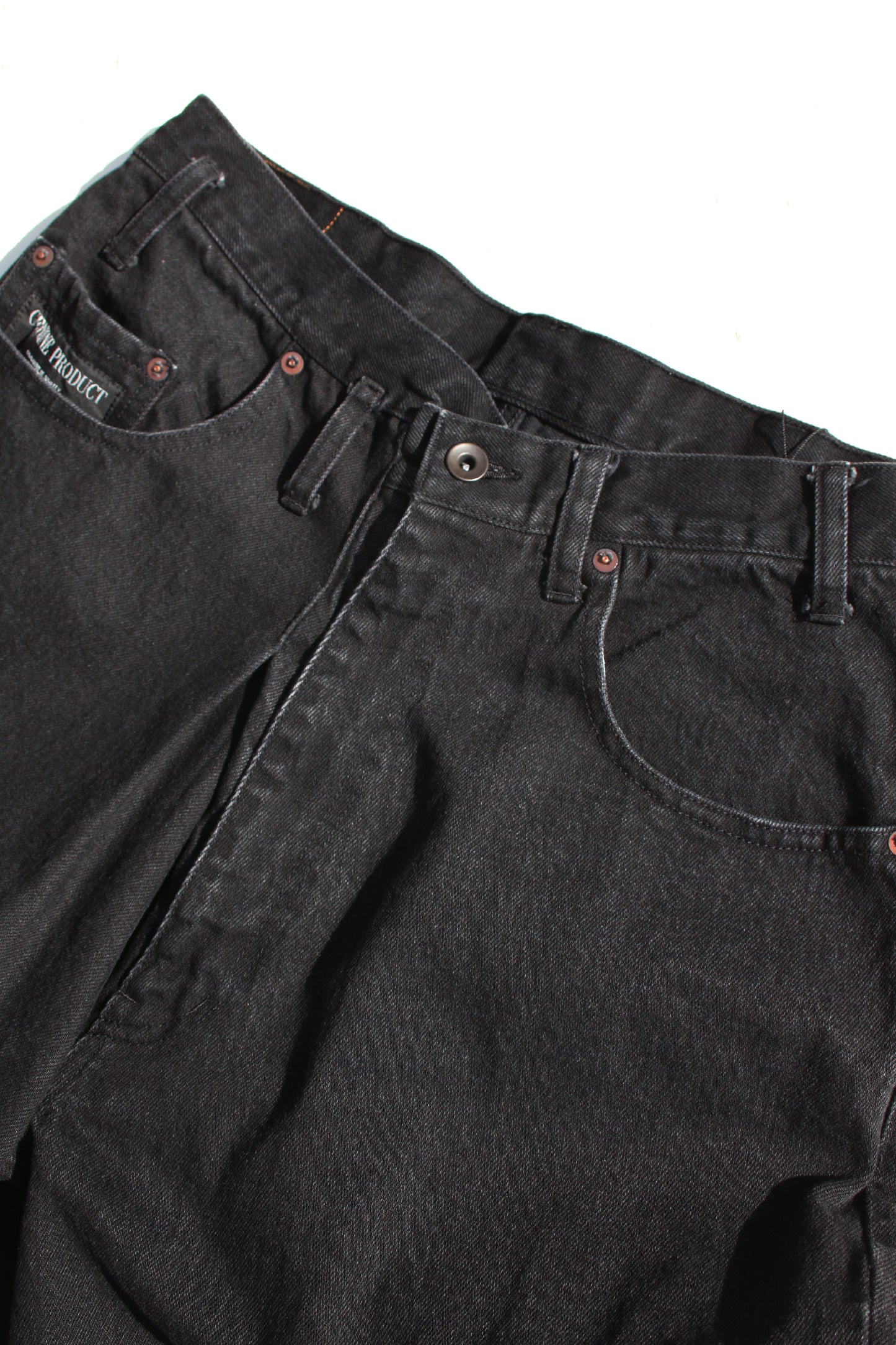 ESSAY BAGGY TUCKED JEANS - BLACK