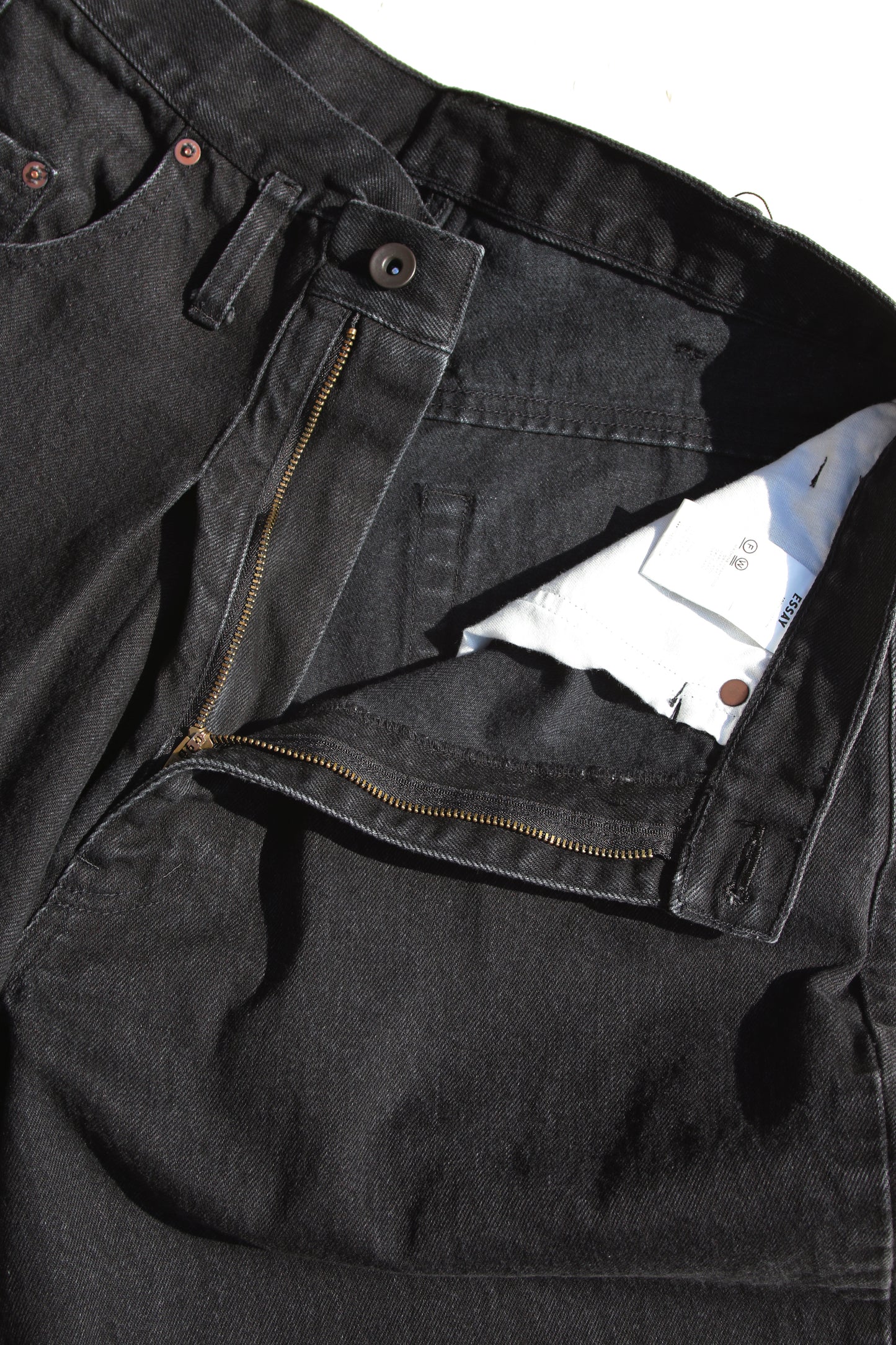 ESSAY BAGGY TUCKED JEANS - BLACK