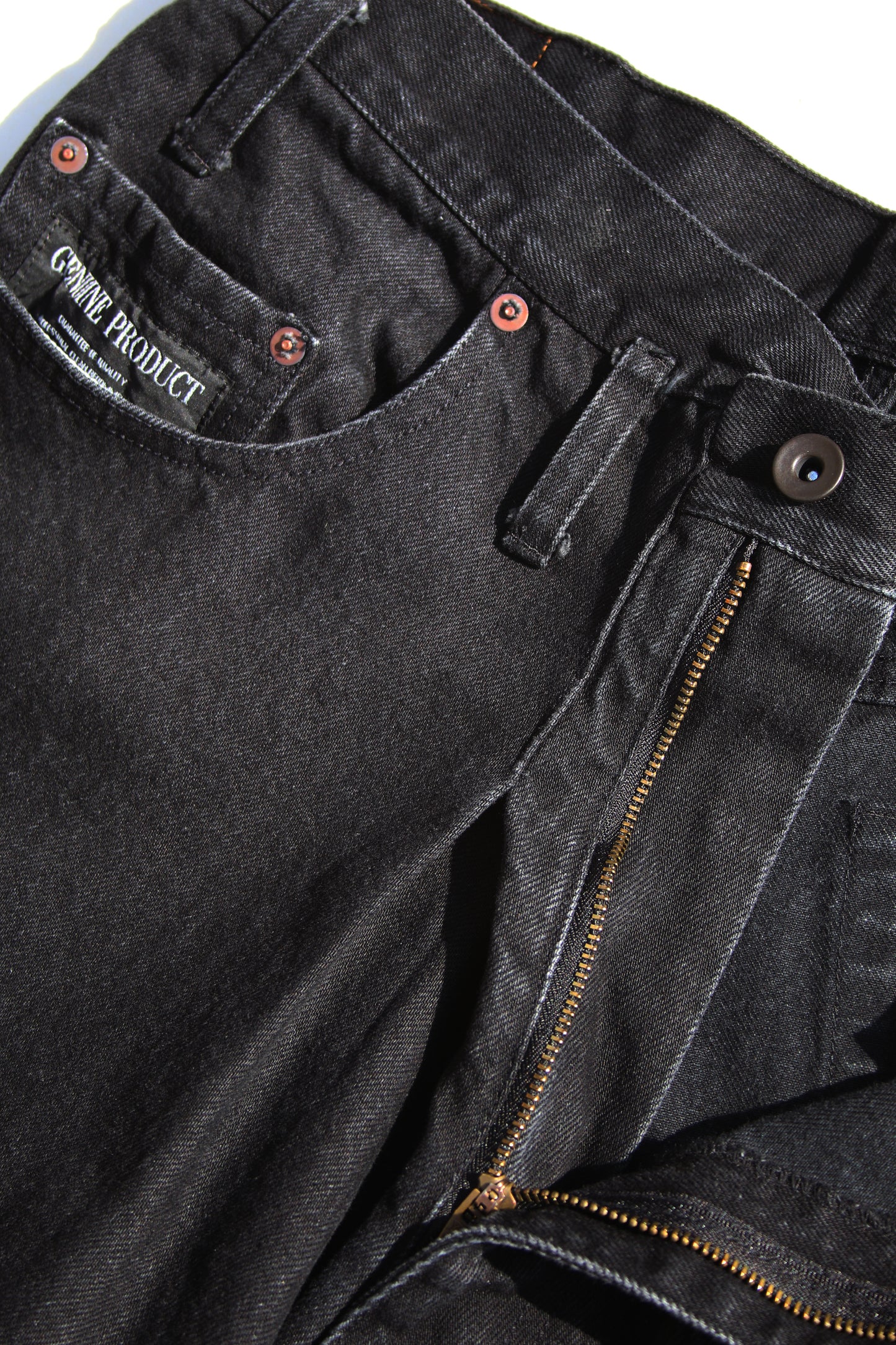 ESSAY BAGGY TUCKED JEANS - BLACK