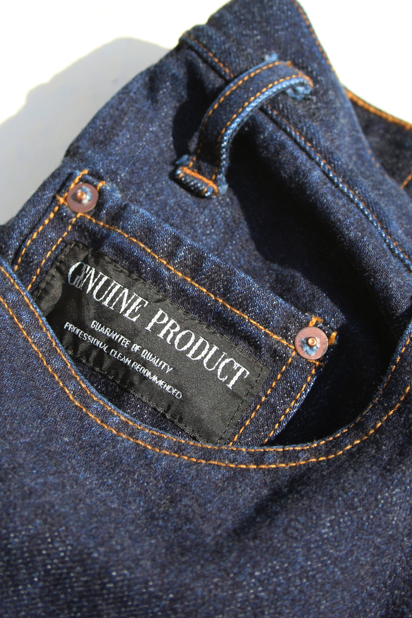 ESSAY BAGGY TUCKED JEANS - INDIGO