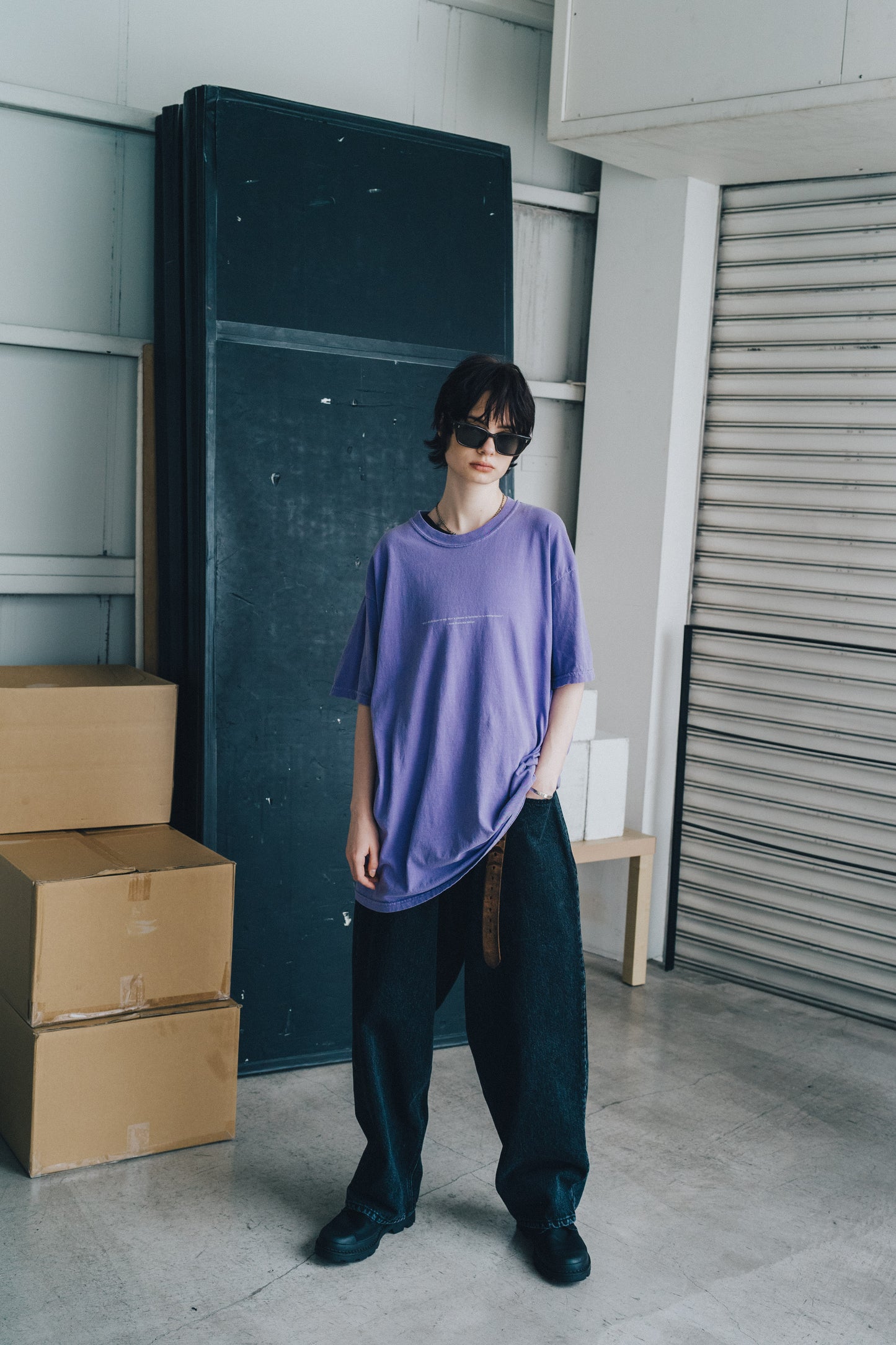 ESSAY BAGGY TUCKED JEANS - BLACK