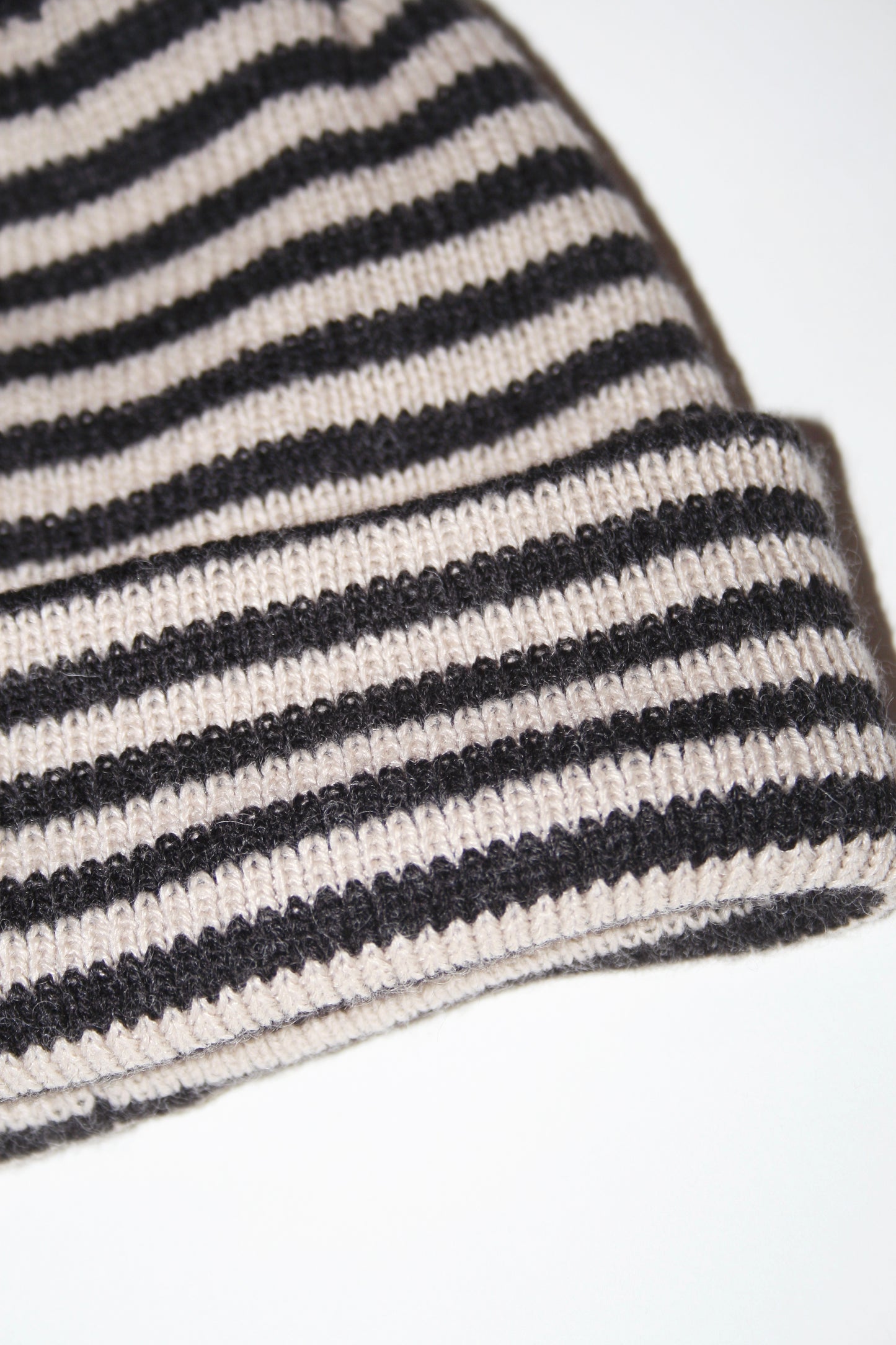 ESSAY BEANIE CAP
