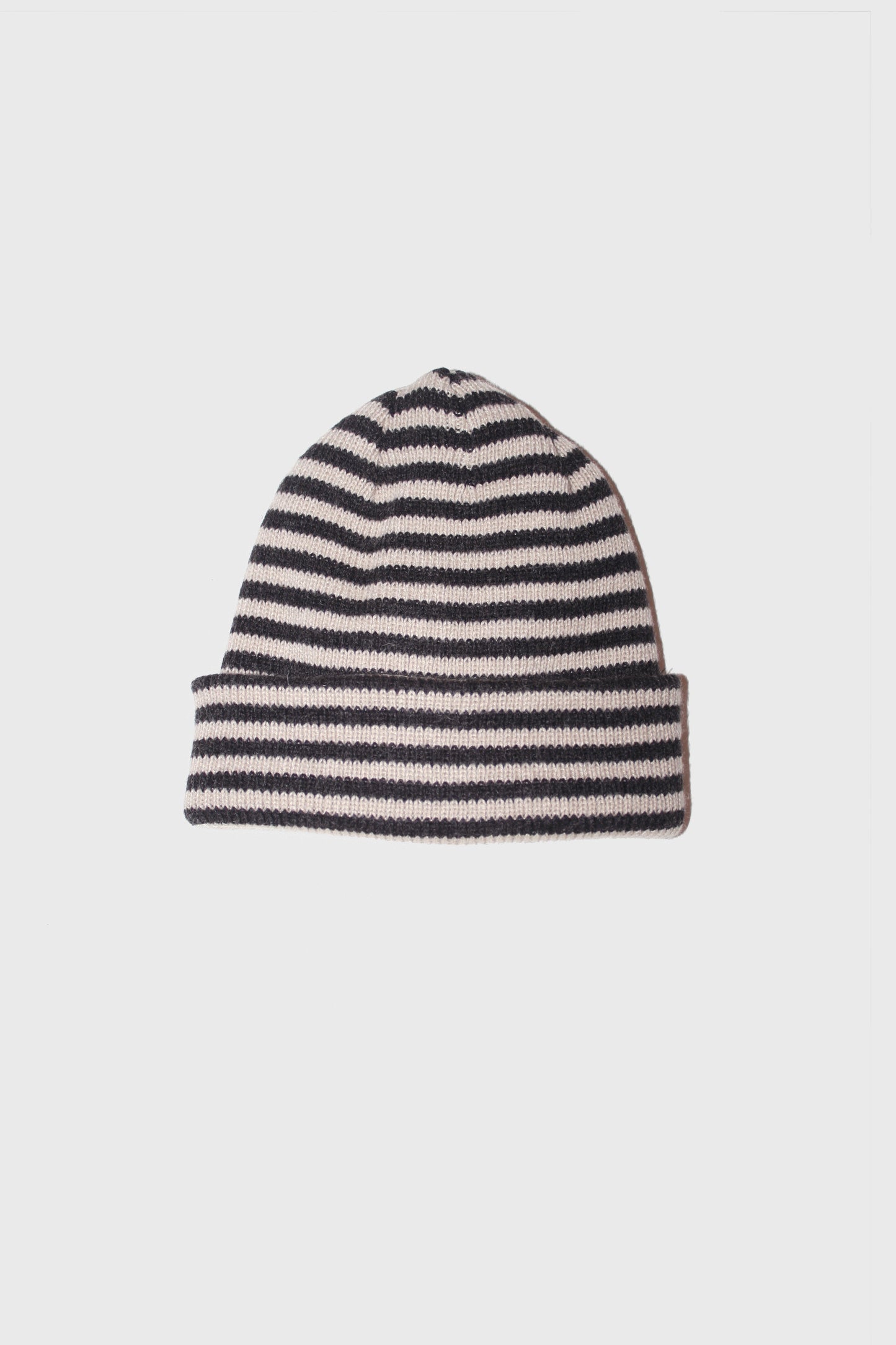 ESSAY BEANIE CAP