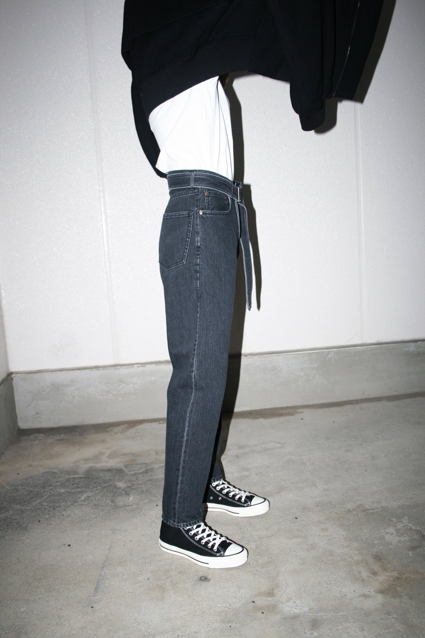 ESSAY BELTED BAG JEANS