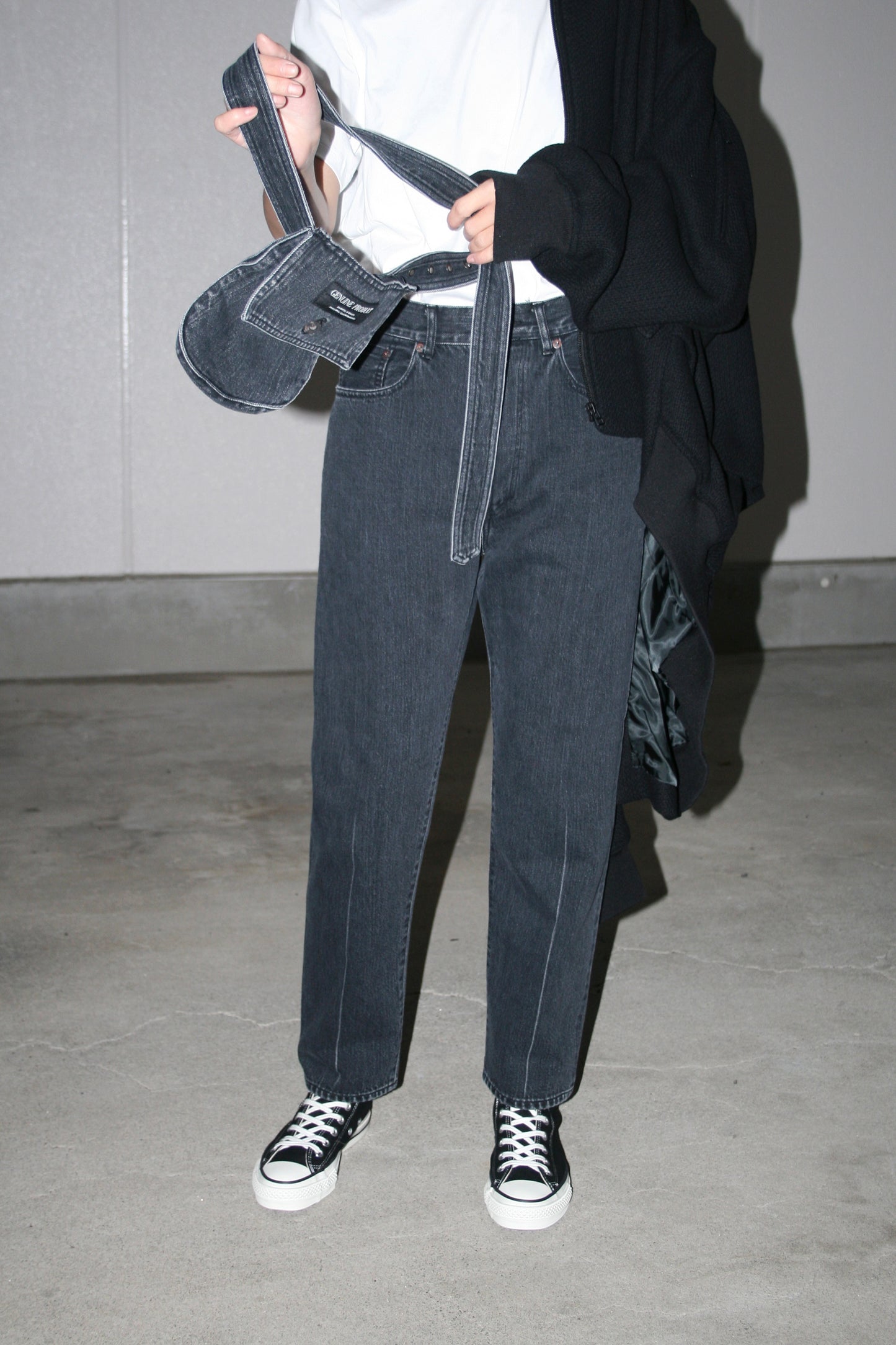 ESSAY BELTED BAG JEANS