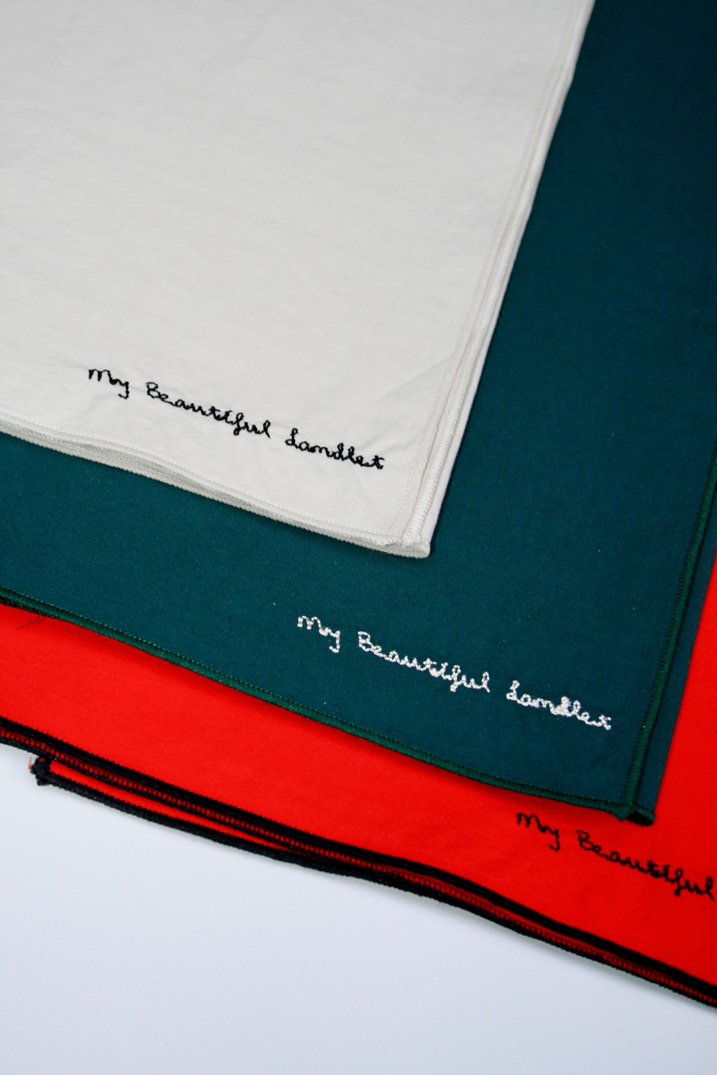 MY BEAUTIFUL LANDLET TYPEWRITER OHMI TUMBLER BANDANA - BEIGE / RED / GREEN