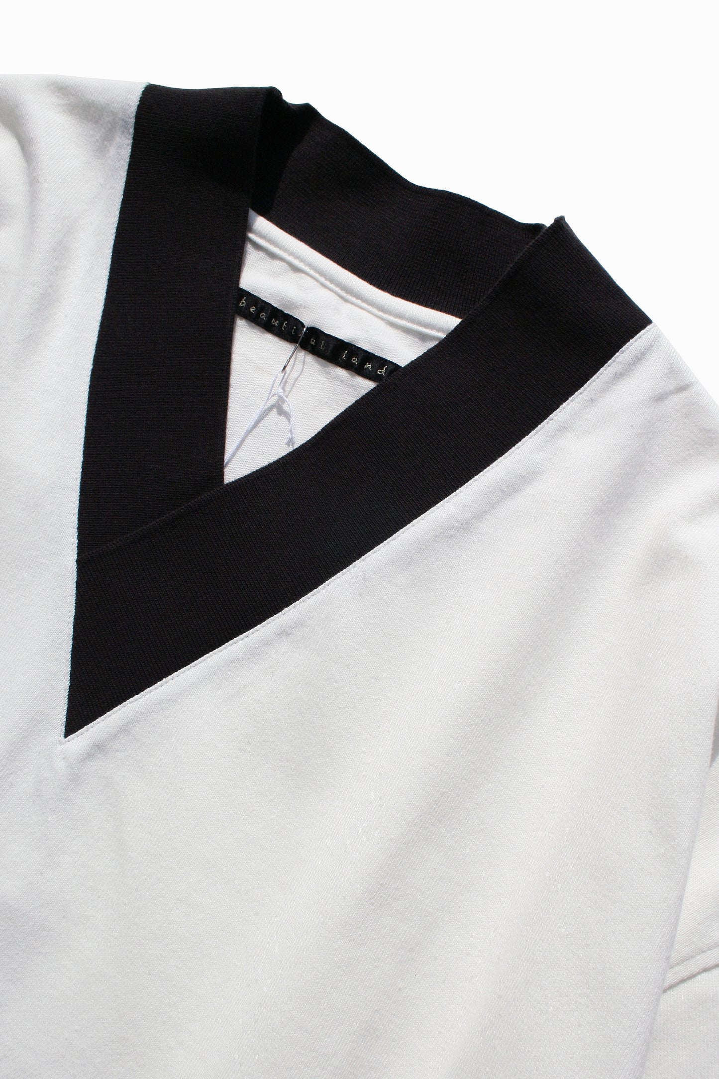 MY BEAUTIFUL LANDLET TIGHT-STITCHED KNITTED FABRIC V-NECK TEE