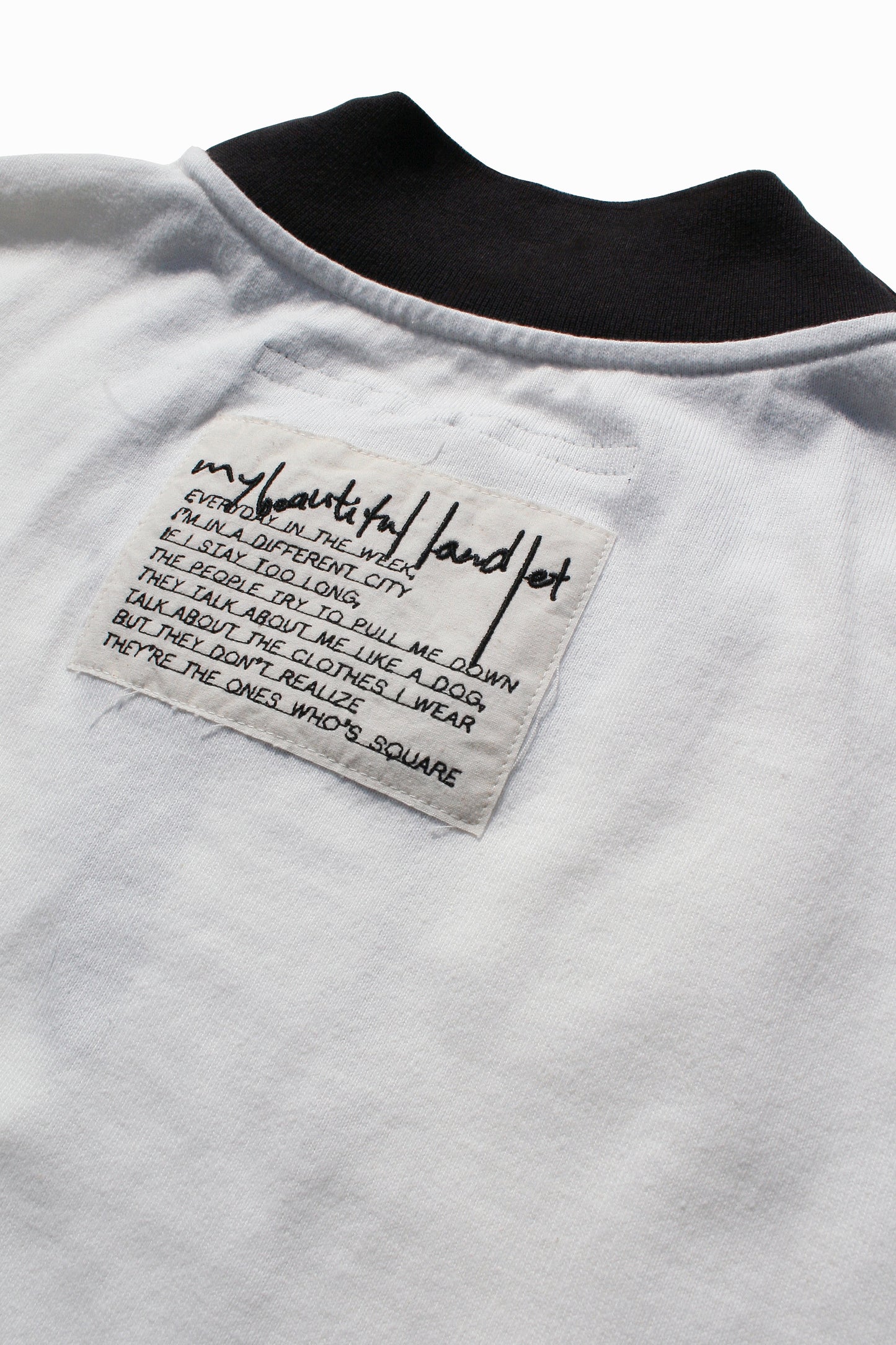 MY BEAUTIFUL LANDLET TIGHT-STITCHED KNITTED FABRIC V-NECK TEE
