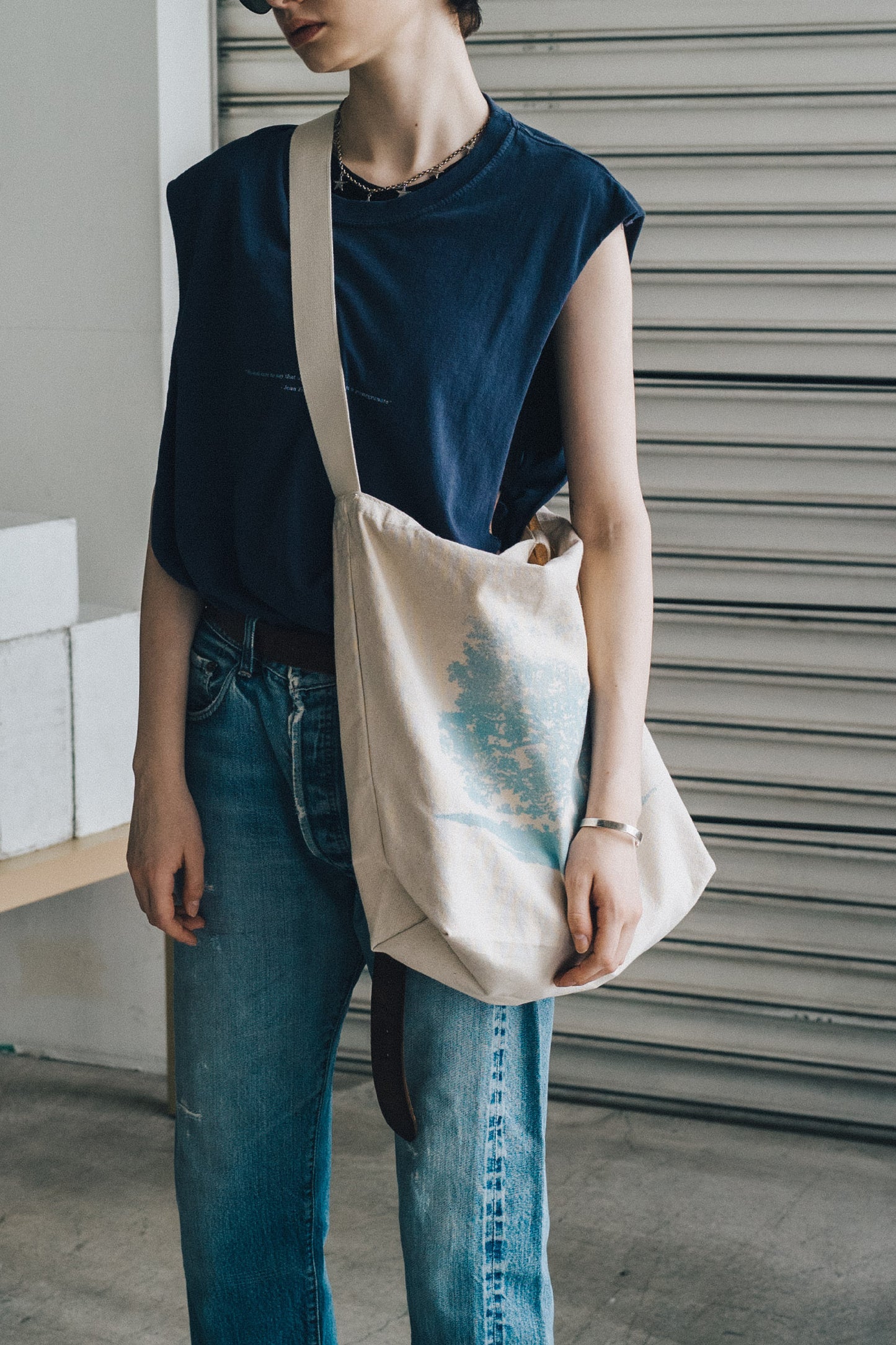 ESSAY SHOULDER TOTE BAG