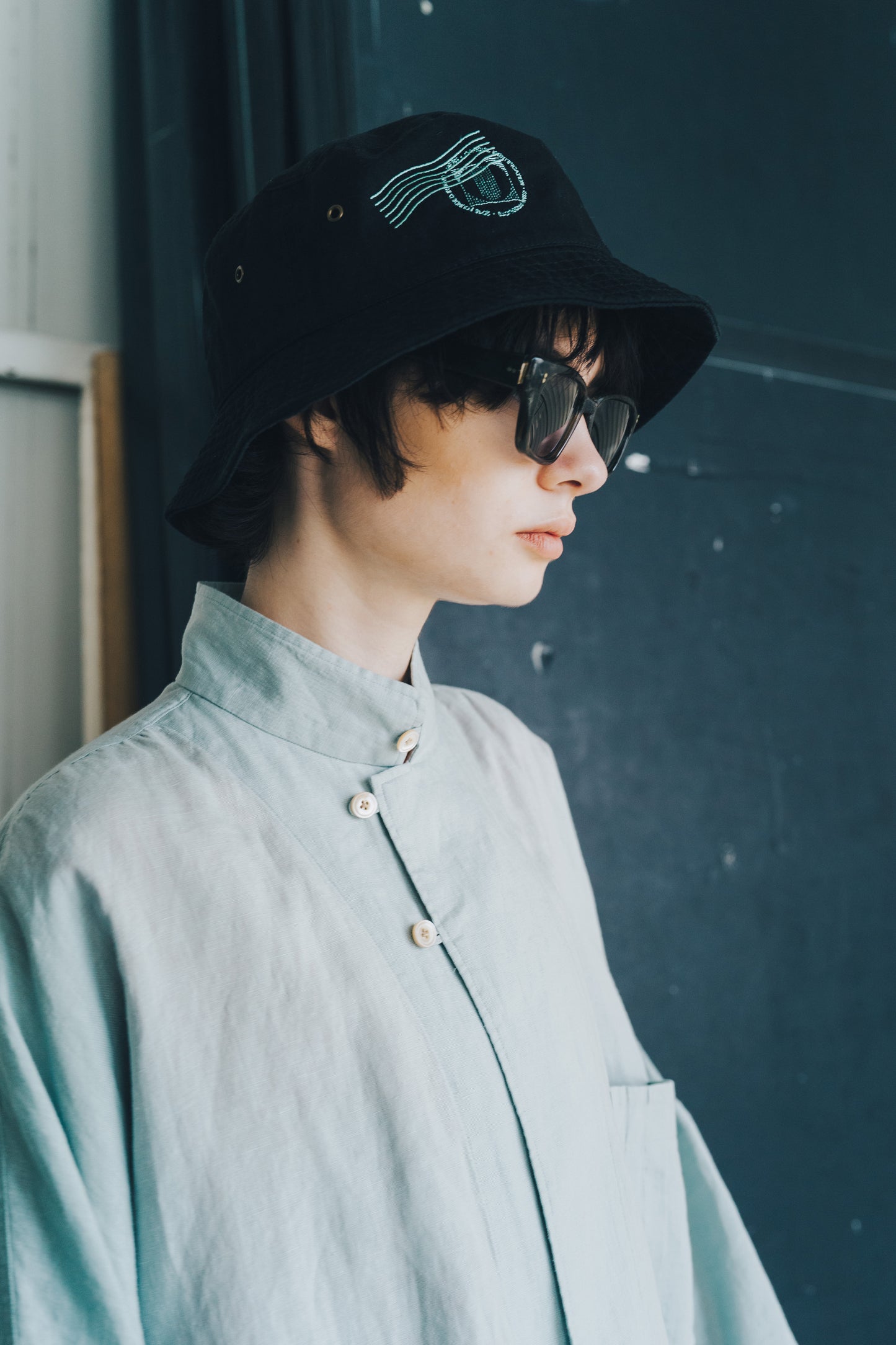 ESSAY POSTMARK BUCKET HAT - BLACK