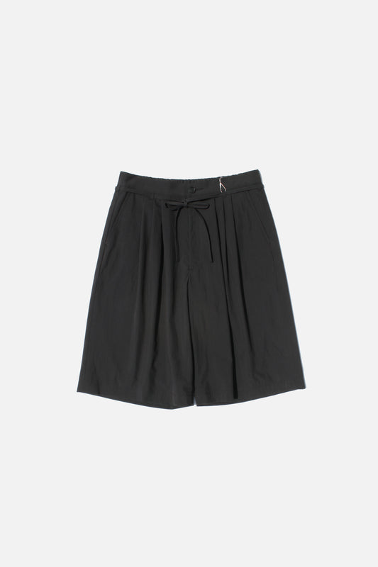 ESSAY 3TUCKED CROP SHORTS - BLACK