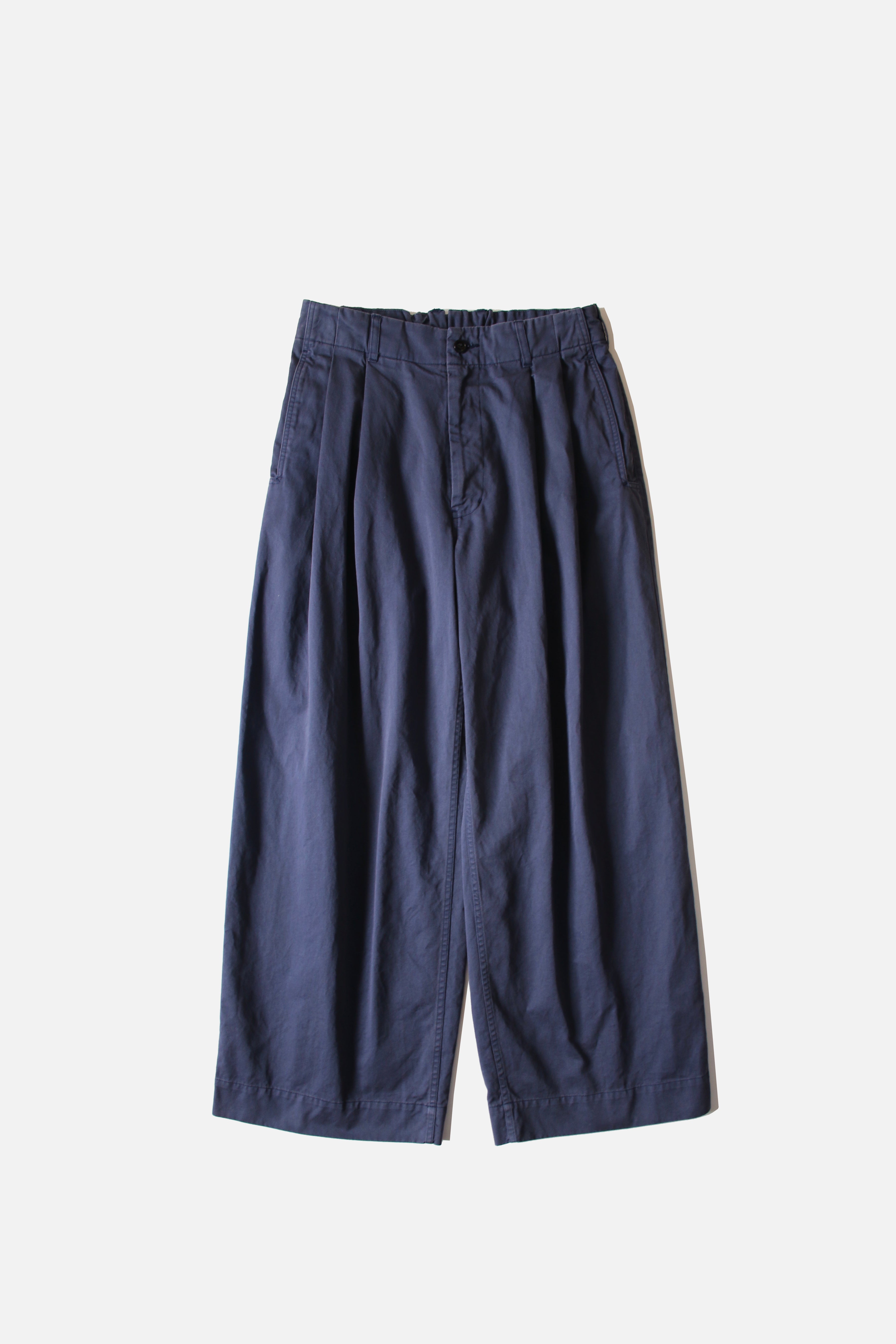 【SATIIIZ】Divan two-tuck training half pants FrizmWORKS Slub Cotton Two Tuck Pants Black | Cultizm