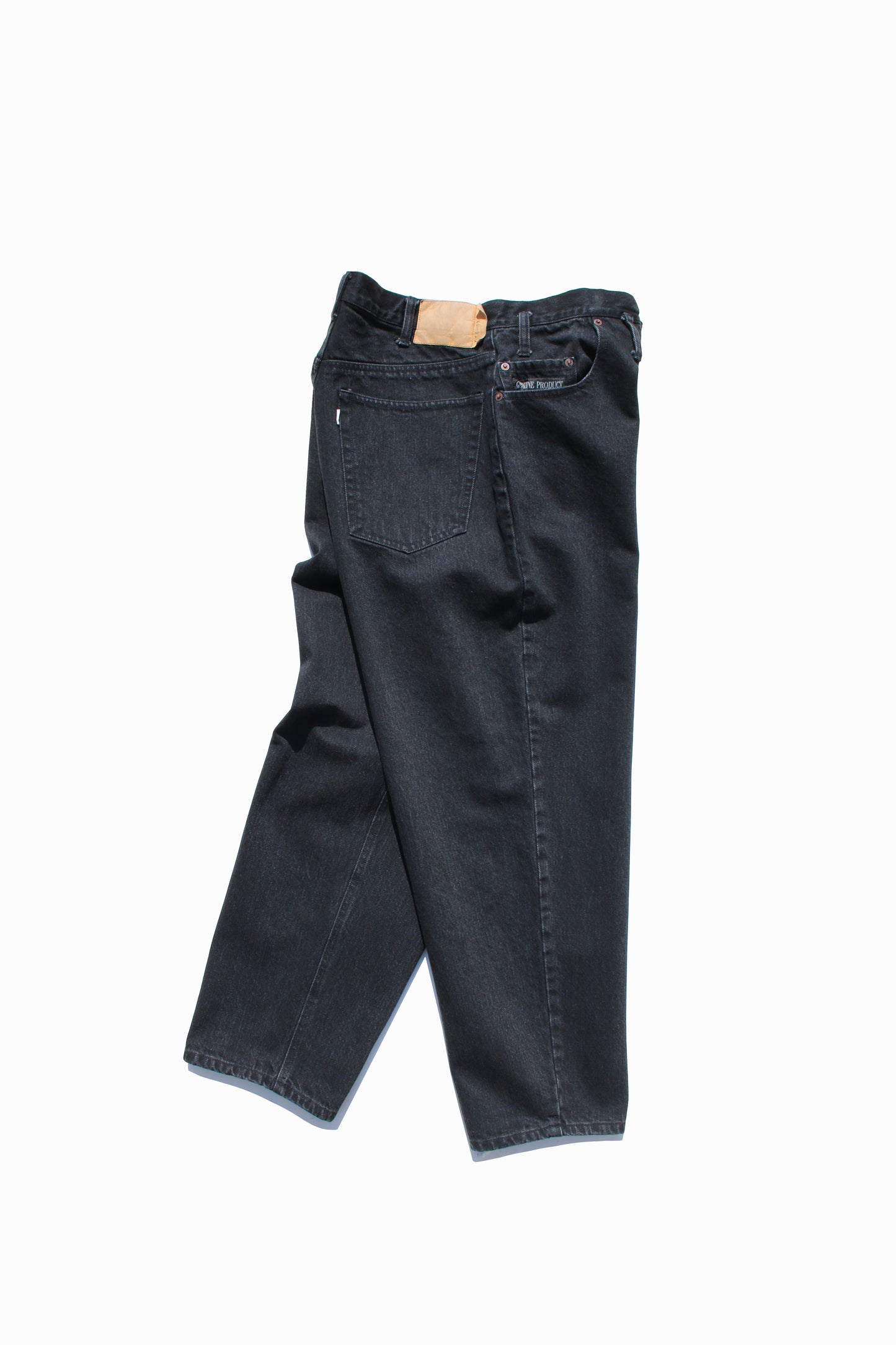 ESSAY BAGGY TUCKED JEANS - BLACK