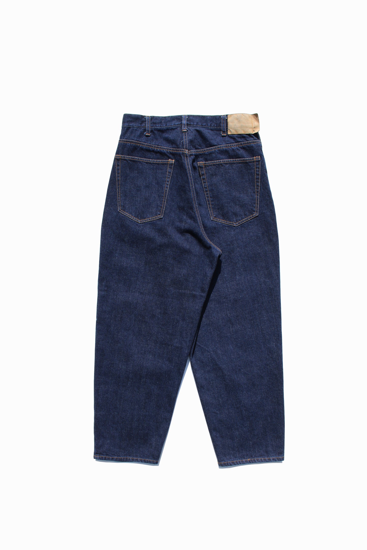 ESSAY BAGGY TUCKED JEANS - INDIGO